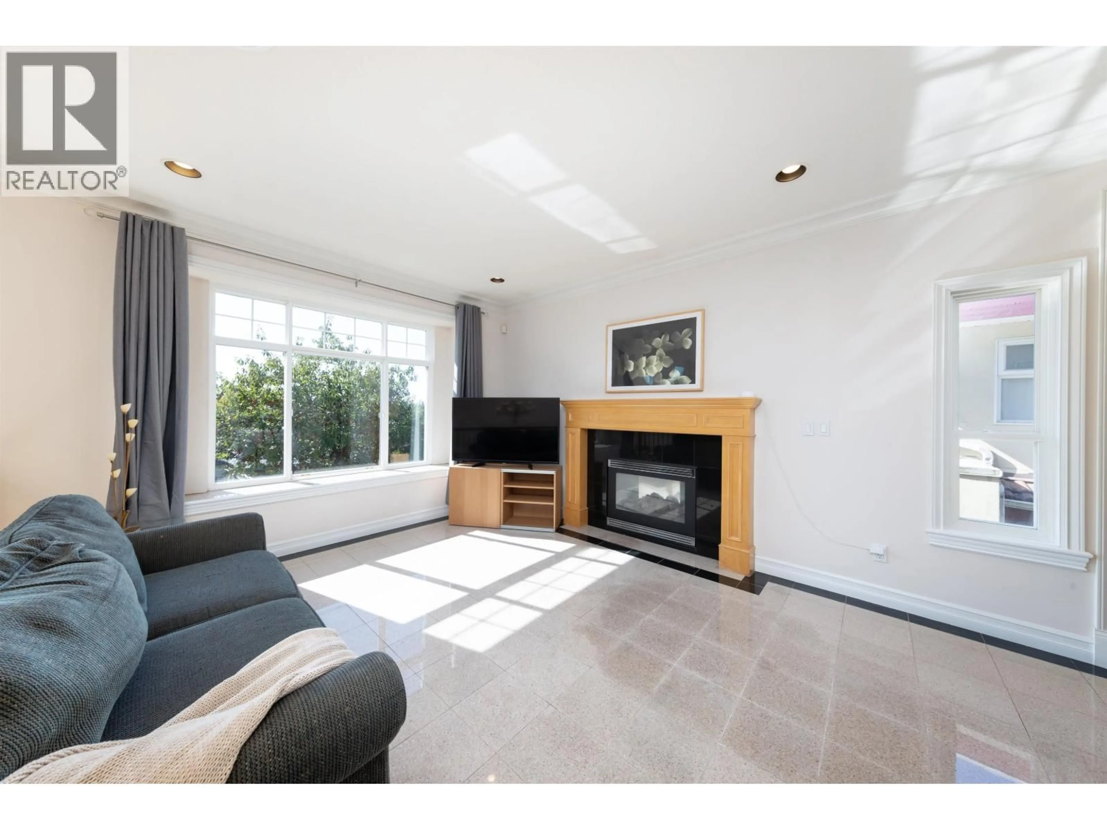 Living room with furniture, unknown for 3807 UNION STREET, Burnaby British Columbia V5C2W4