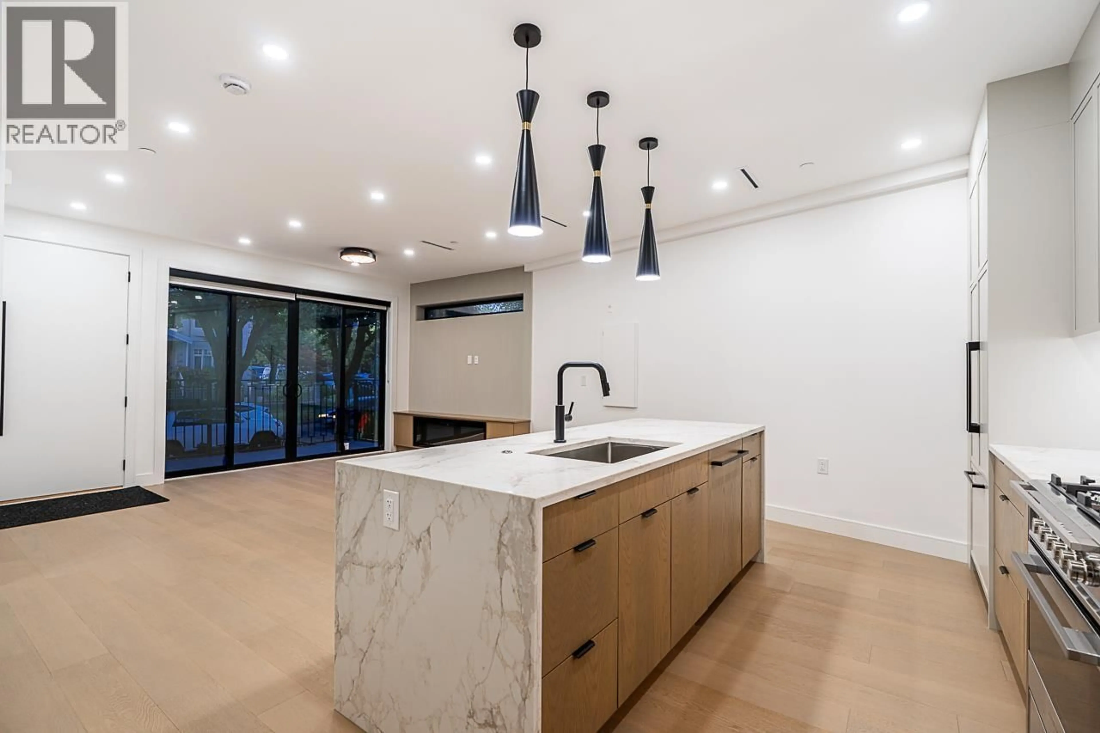 Contemporary kitchen, unknown for 1 - 2282 8TH AVENUE, Vancouver British Columbia V5N1V5