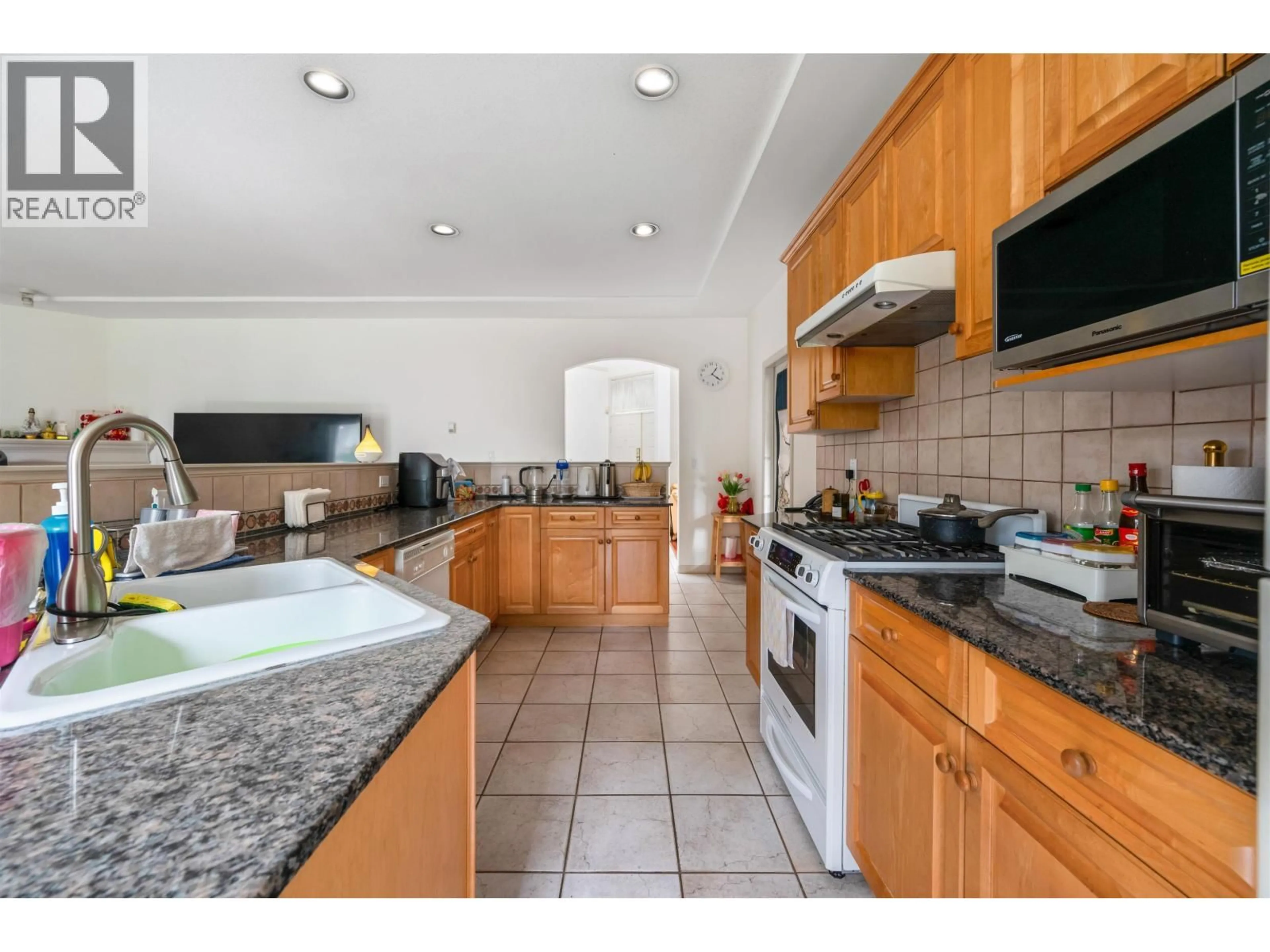 Standard kitchen, ceramic/tile floor for 3520 JOHNSON AVENUE, Richmond British Columbia V7C5R2