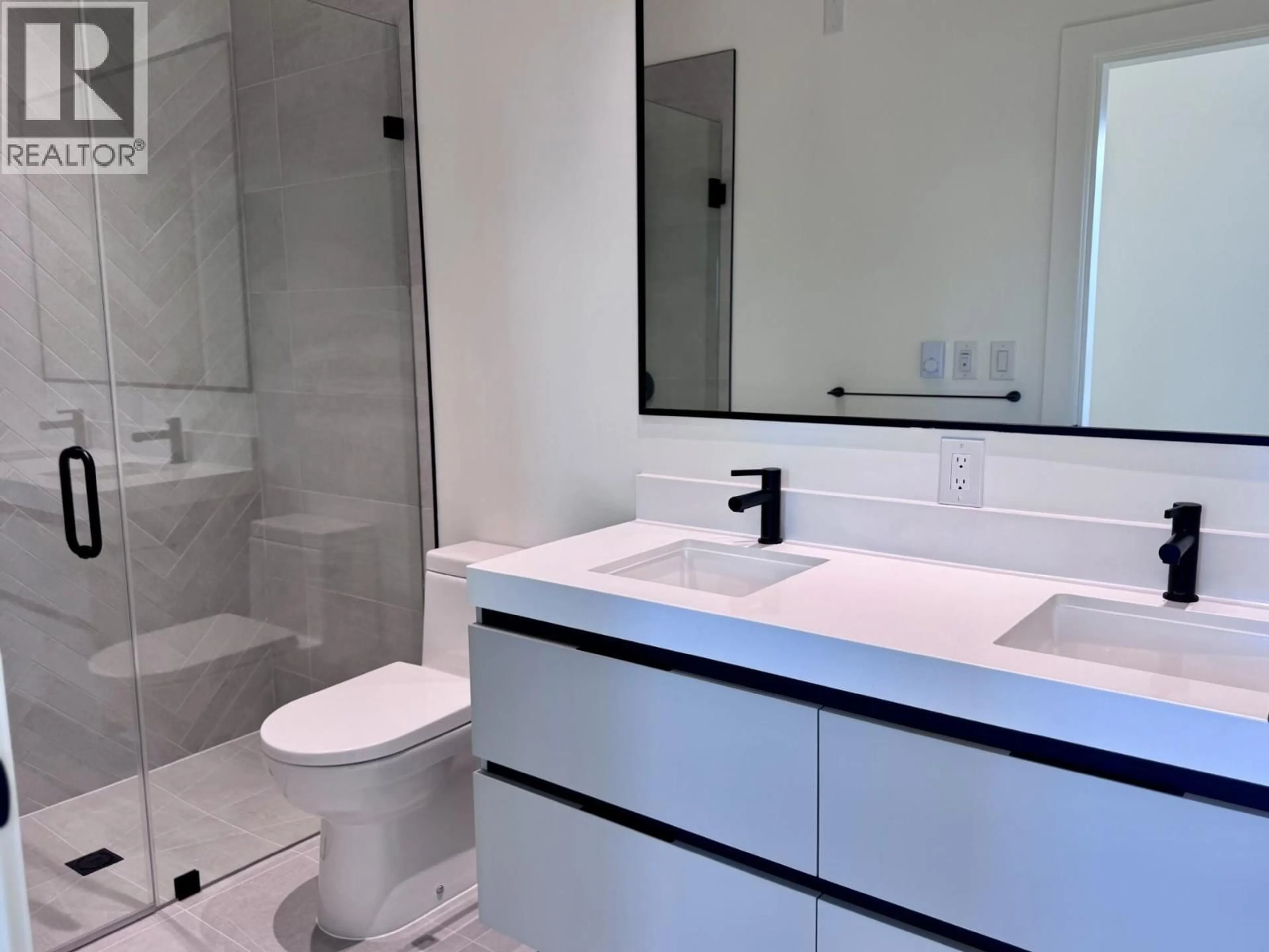 Contemporary bathroom, ceramic/tile floor for 503 - 2235 BROADWAY, Vancouver British Columbia V5N0J5