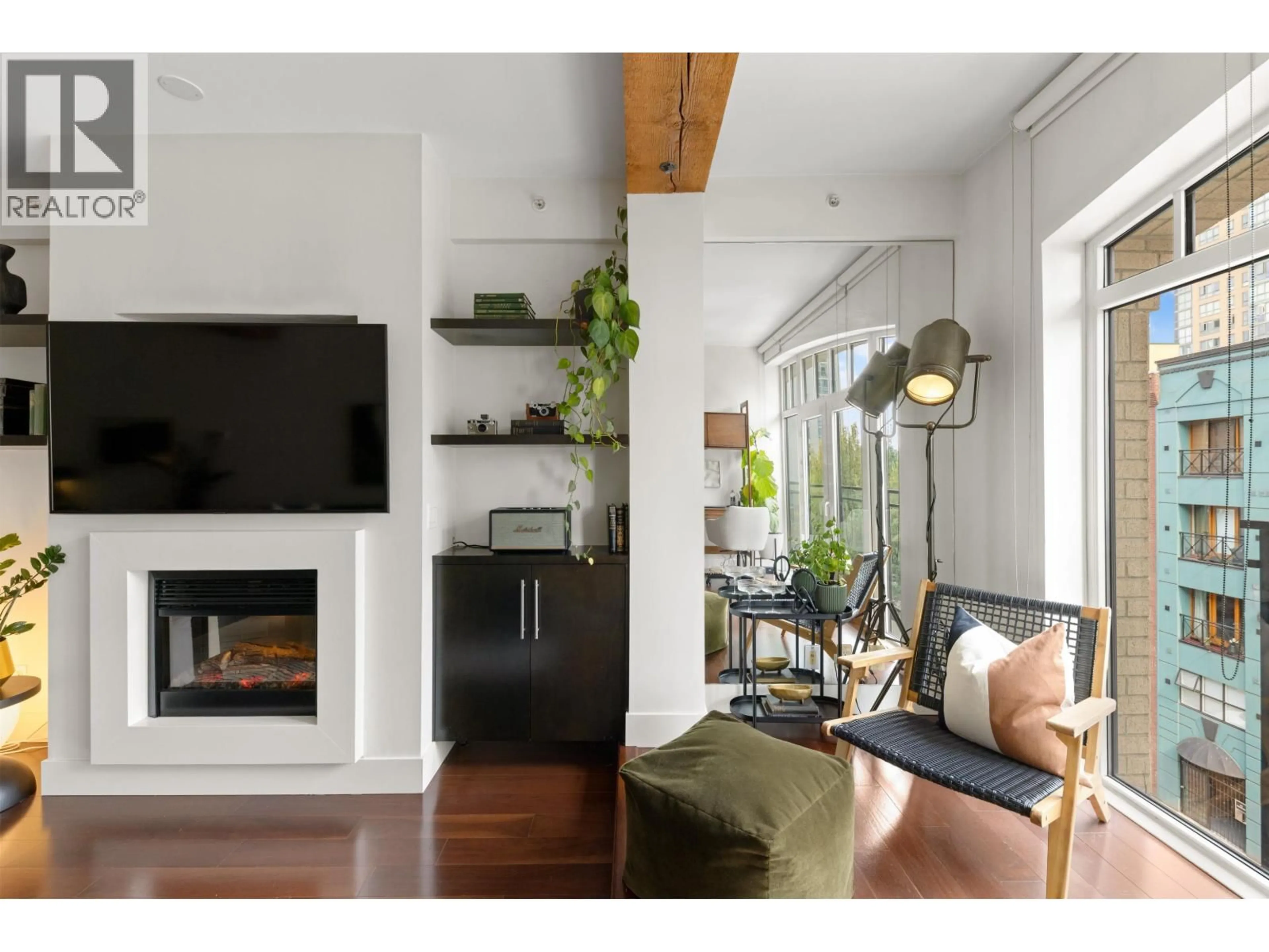 Living room with furniture, wood/laminate floor for 408 - 1275 HAMILTON STREET, Vancouver British Columbia V6B1E2