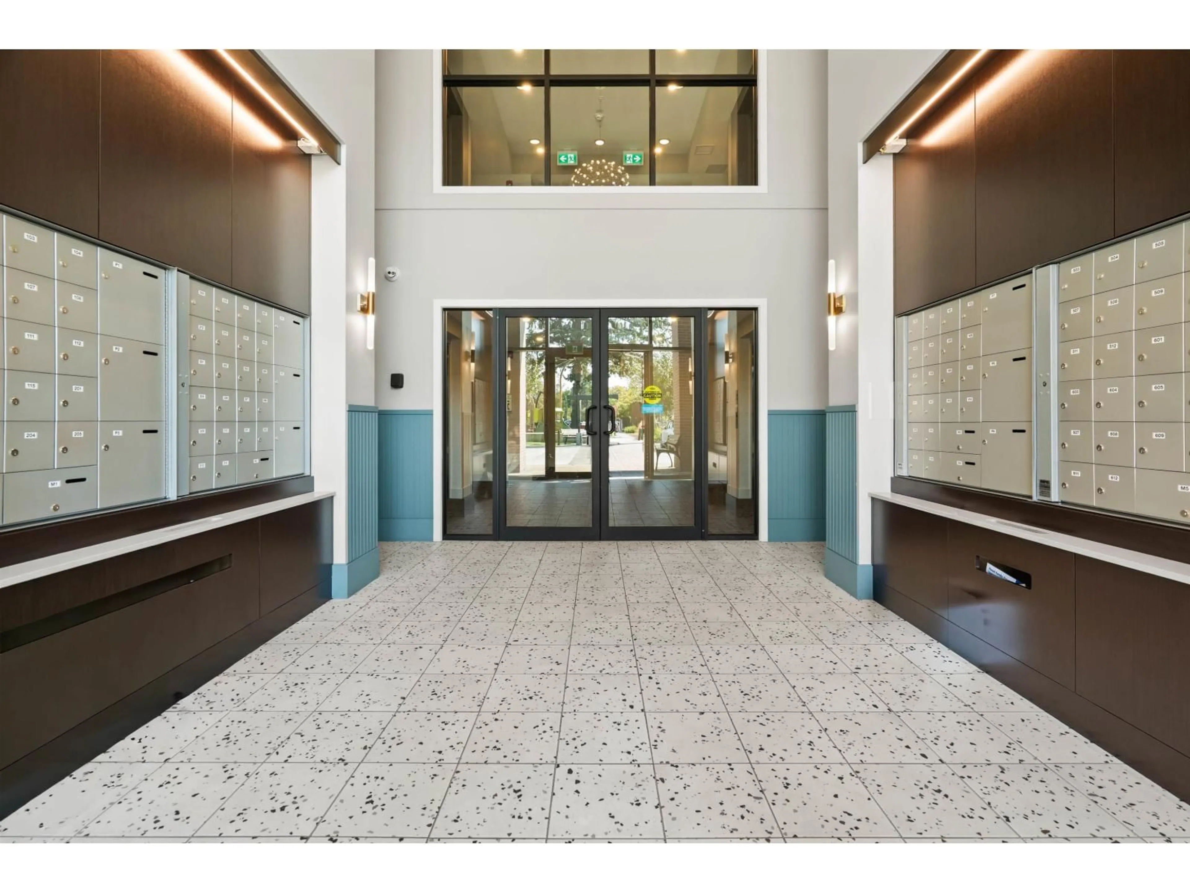 Indoor foyer for 102 - 45511 CAMPUS DRIVE, Chilliwack British Columbia V2R6K8