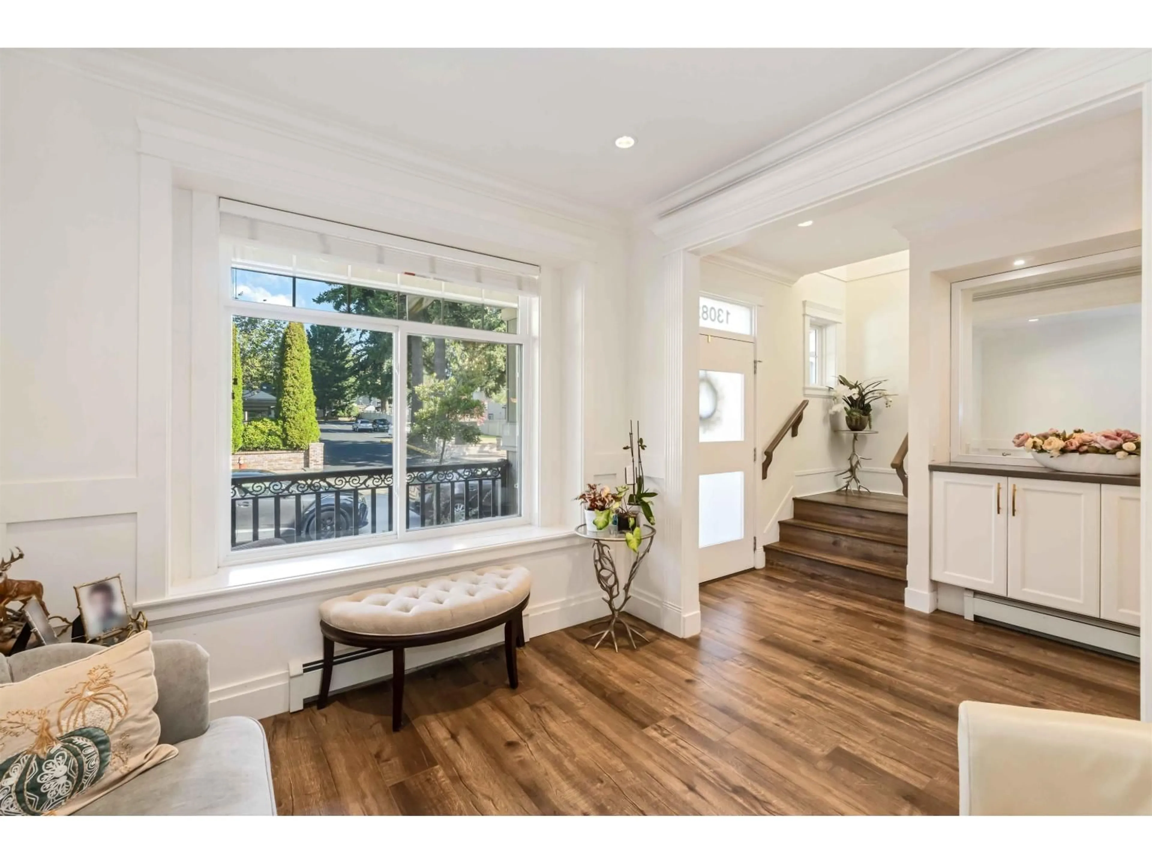 Indoor entryway for 13082 60, Surrey British Columbia V3X2L7