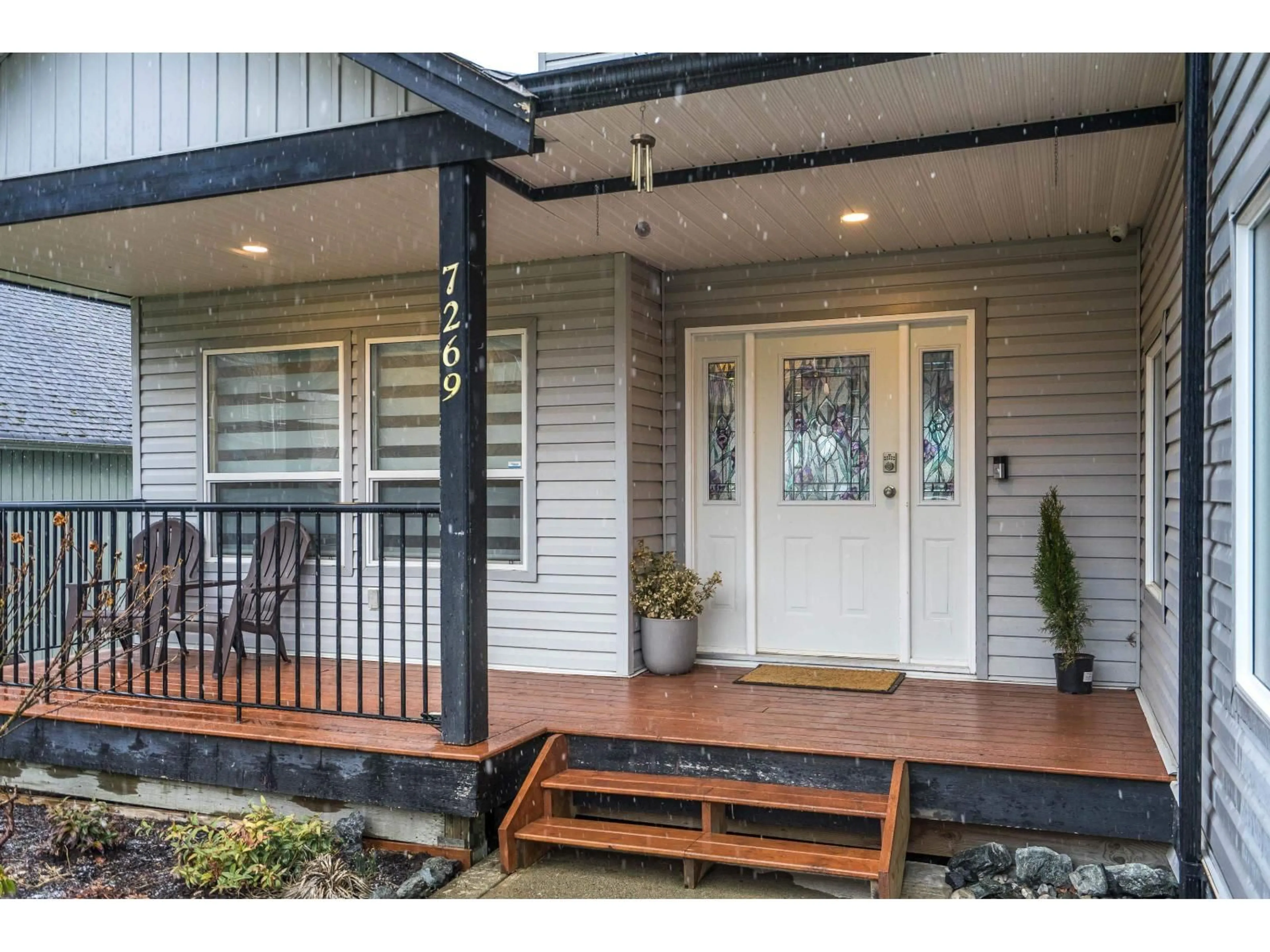Indoor entryway for 7269 BRYANT PLACE, Chilliwack British Columbia V4Z1K4