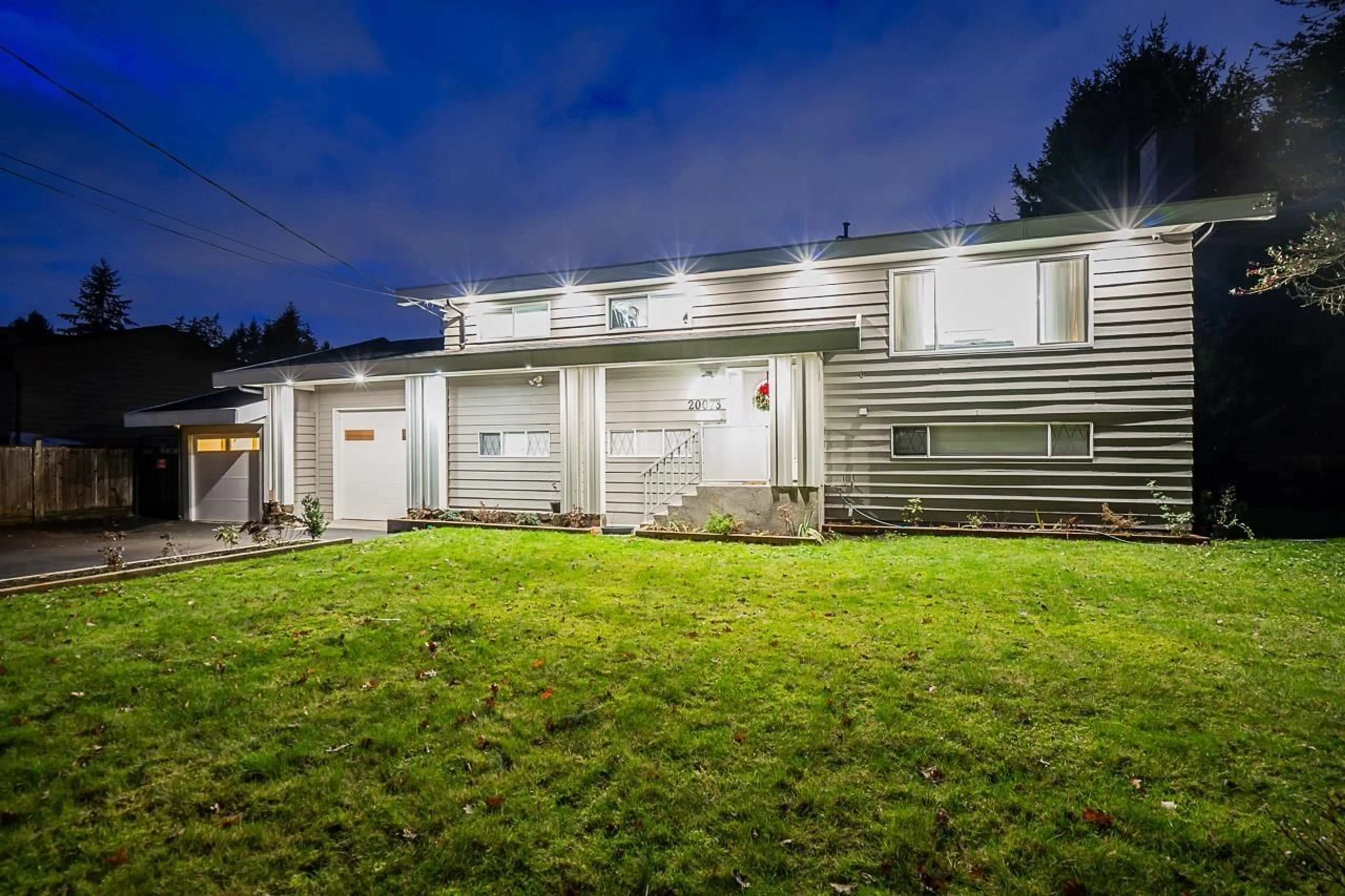 Home with vinyl exterior material, unknown for 20073 42, Langley British Columbia V3A3A6