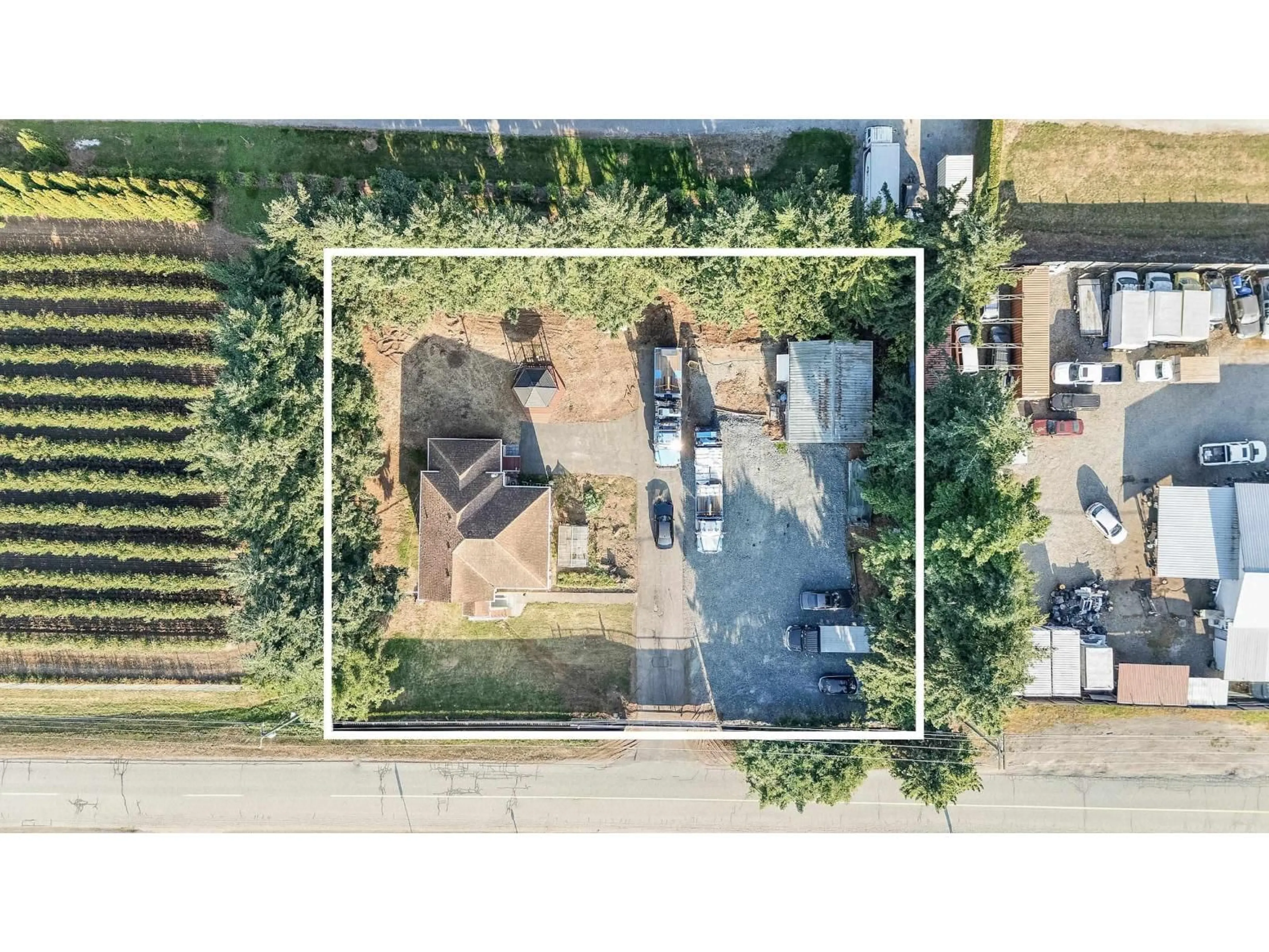 A pic from outside/outdoor area/front of a property/back of a property/a pic from drone, street for 878 ECHO, Abbotsford British Columbia V4X2J9