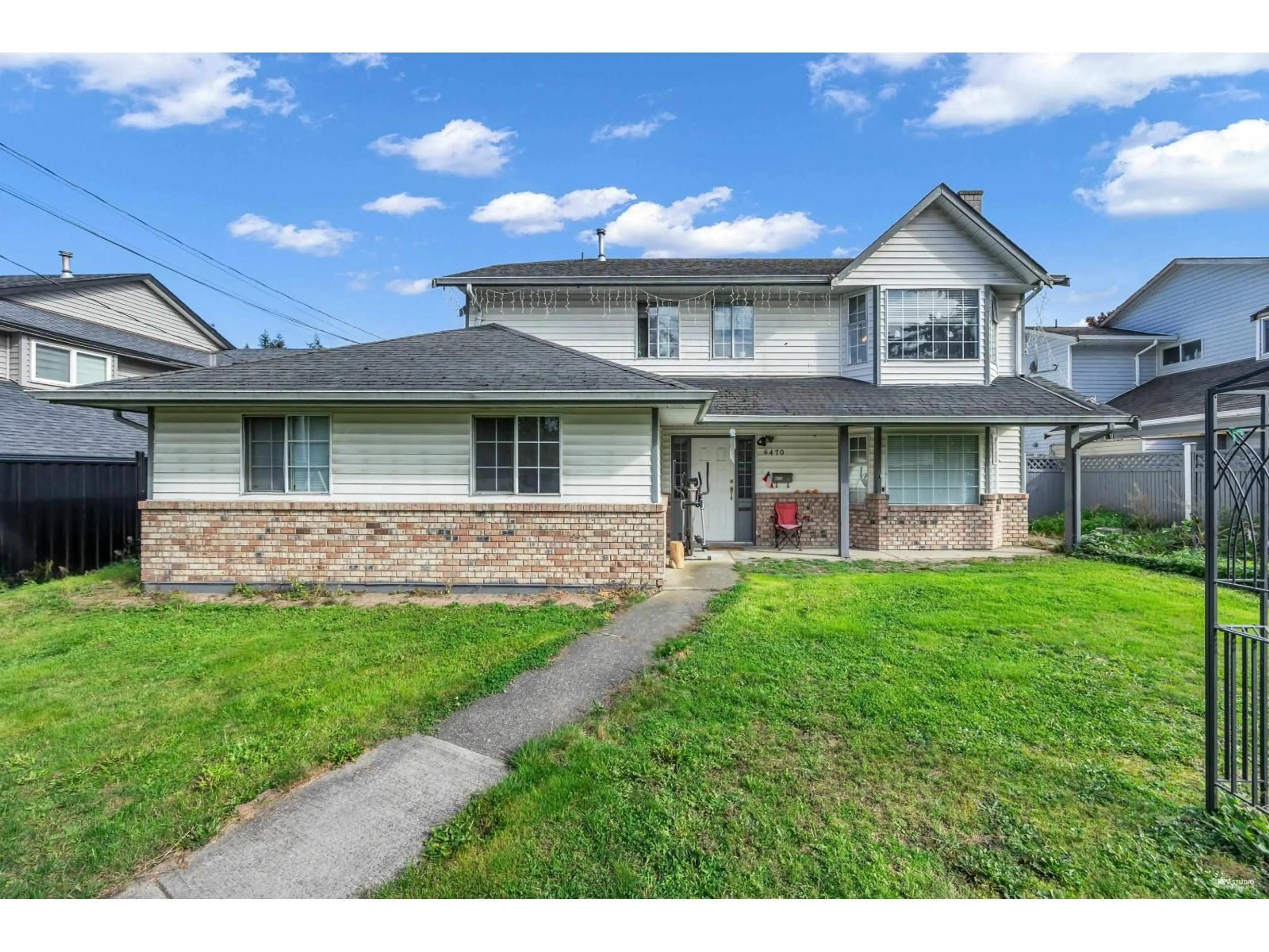 A pic from outside/outdoor area/front of a property/back of a property/a pic from drone, street for 6470 128, Surrey British Columbia V3W4C6