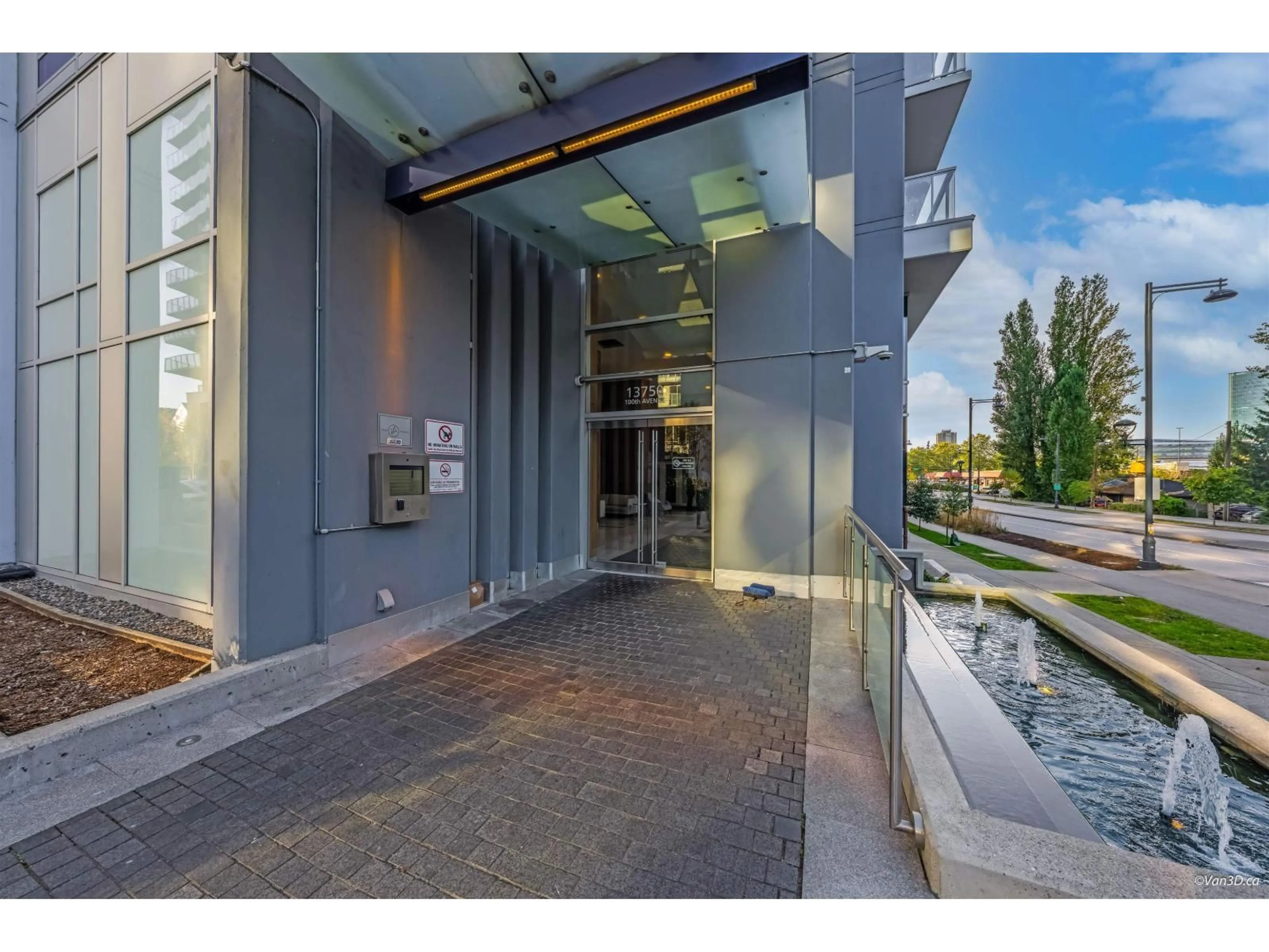 Indoor foyer for 1515 - 13750 100, Surrey British Columbia V3T0L3
