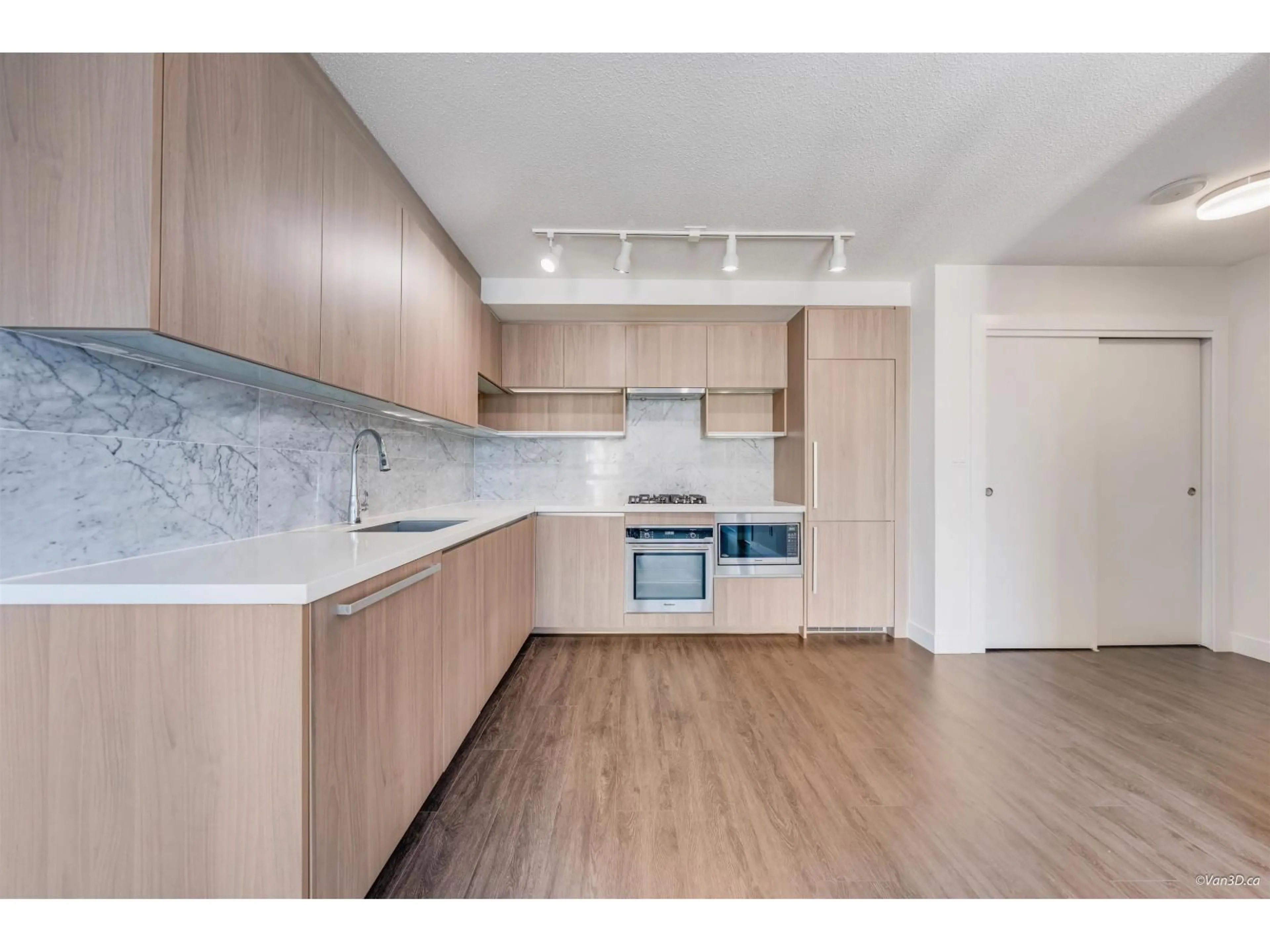 Standard kitchen, unknown for 1515 - 13750 100, Surrey British Columbia V3T0L3