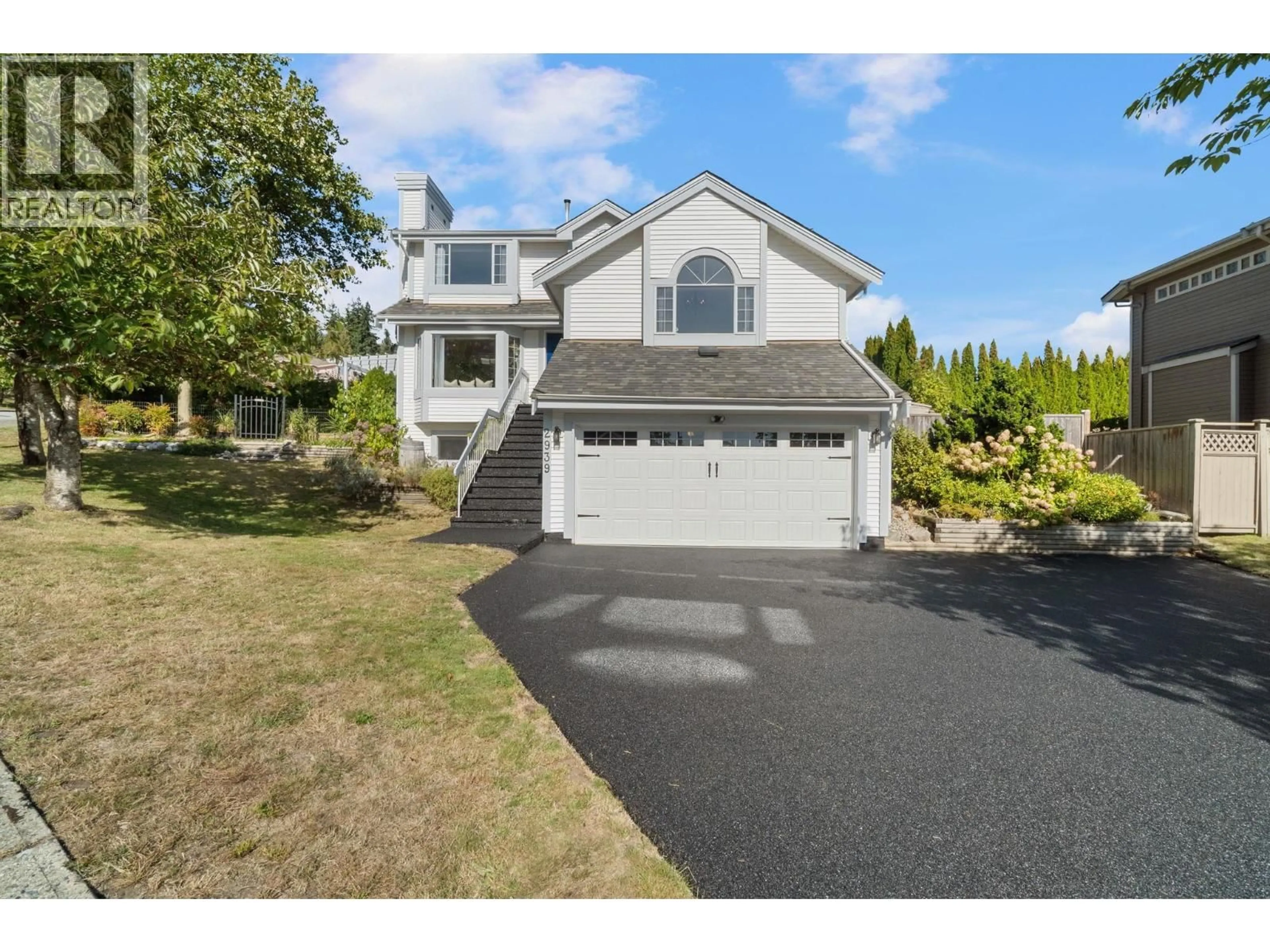 Home with vinyl exterior material, street for 2939 CLIFFROSE CRESCENT, Coquitlam British Columbia V3E2T2