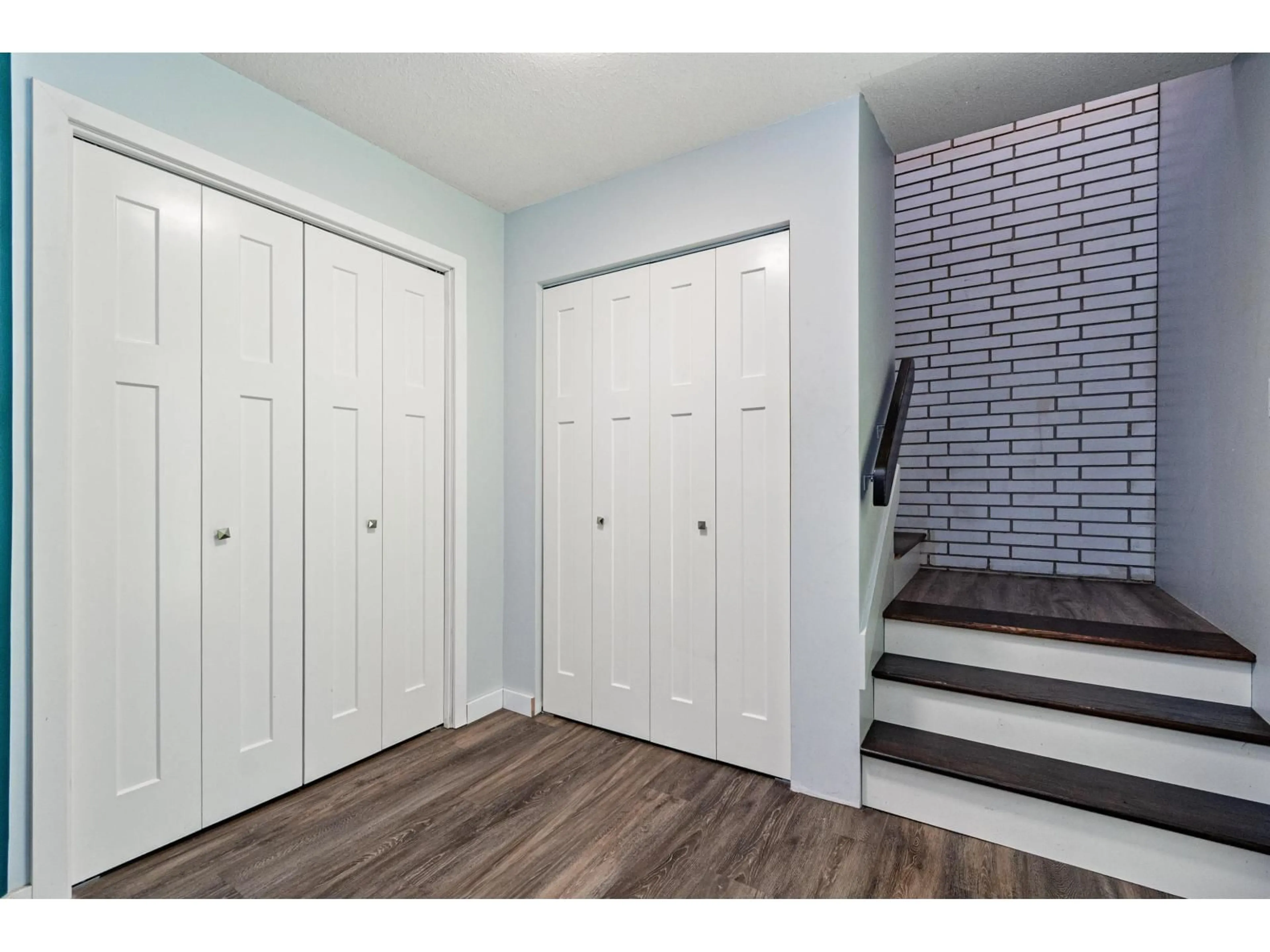 Indoor entryway for 5460 INTERPROVINCIAL, Abbotsford British Columbia V3G2P6