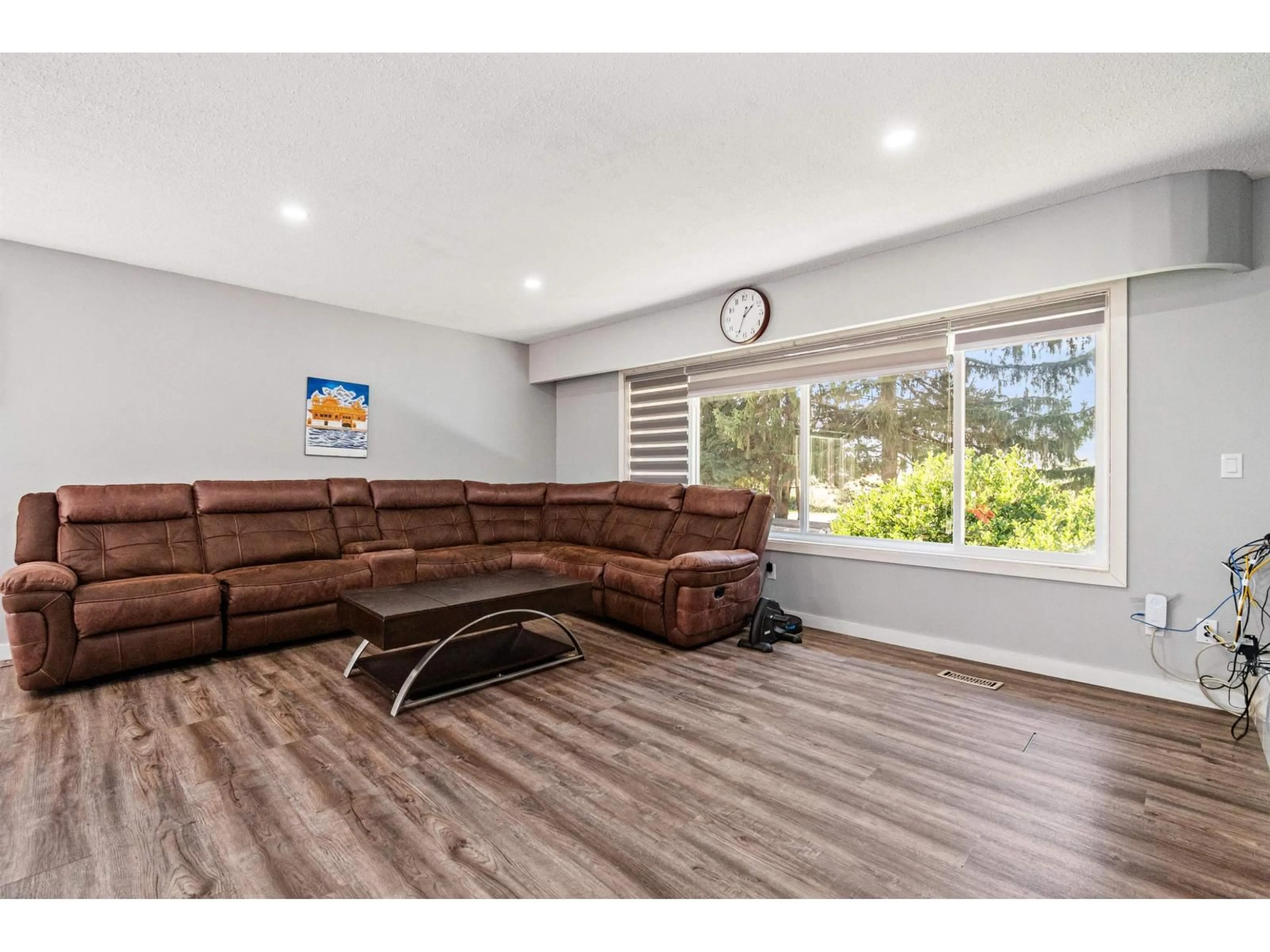 Living room with furniture, unknown for 5460 INTERPROVINCIAL, Abbotsford British Columbia V3G2P6