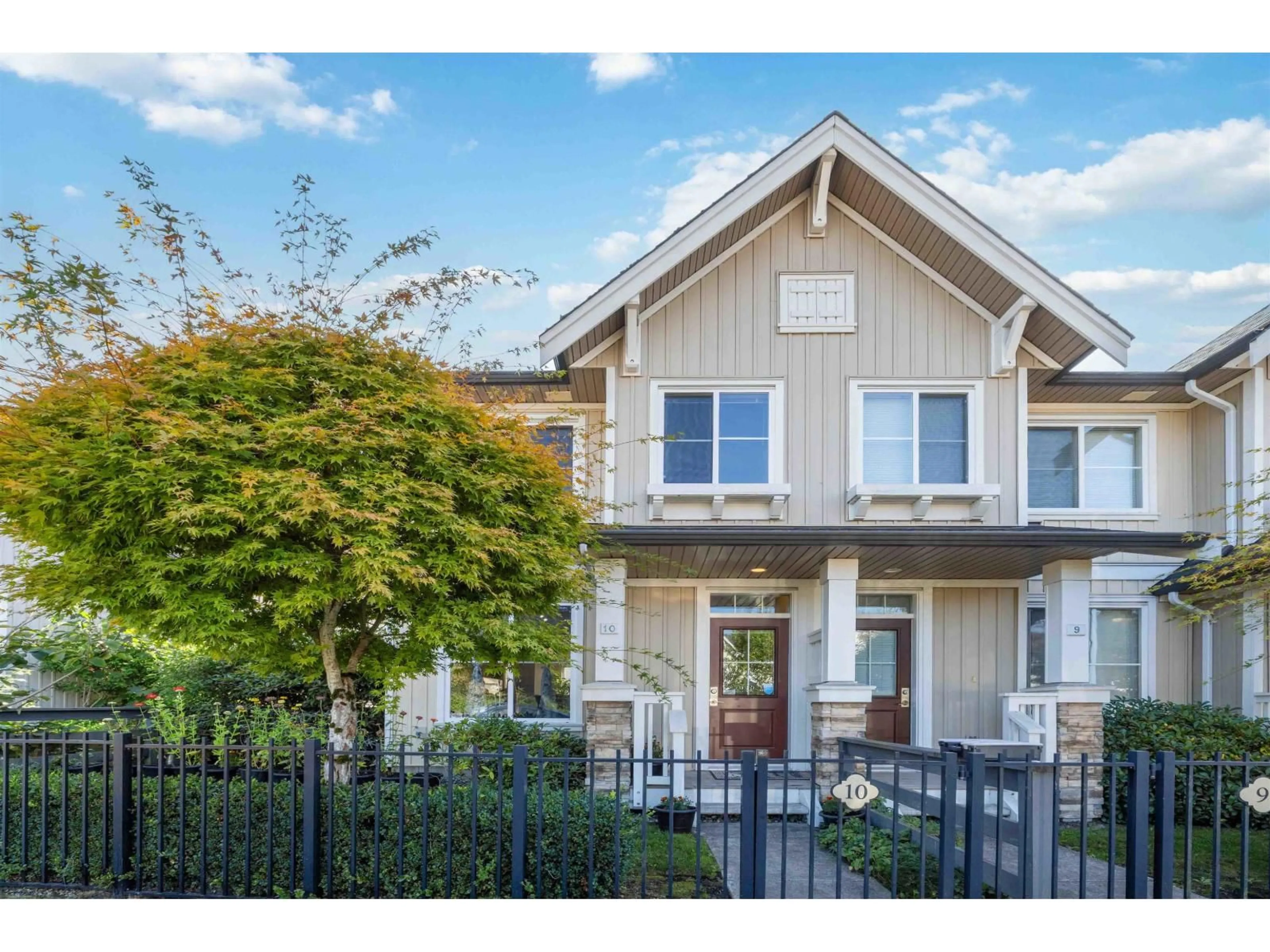 Home with vinyl exterior material, street for 10 - 31032 WESTRIDGE, Abbotsford British Columbia V2T0C6