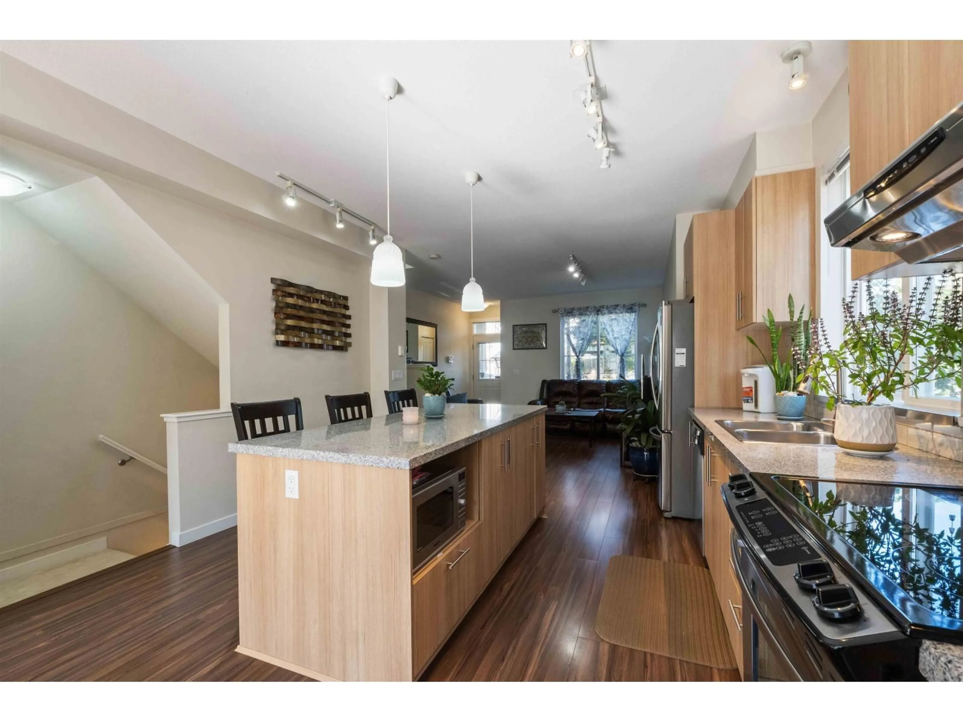 Open concept kitchen, wood/laminate floor for 10 - 31032 WESTRIDGE, Abbotsford British Columbia V2T0C6