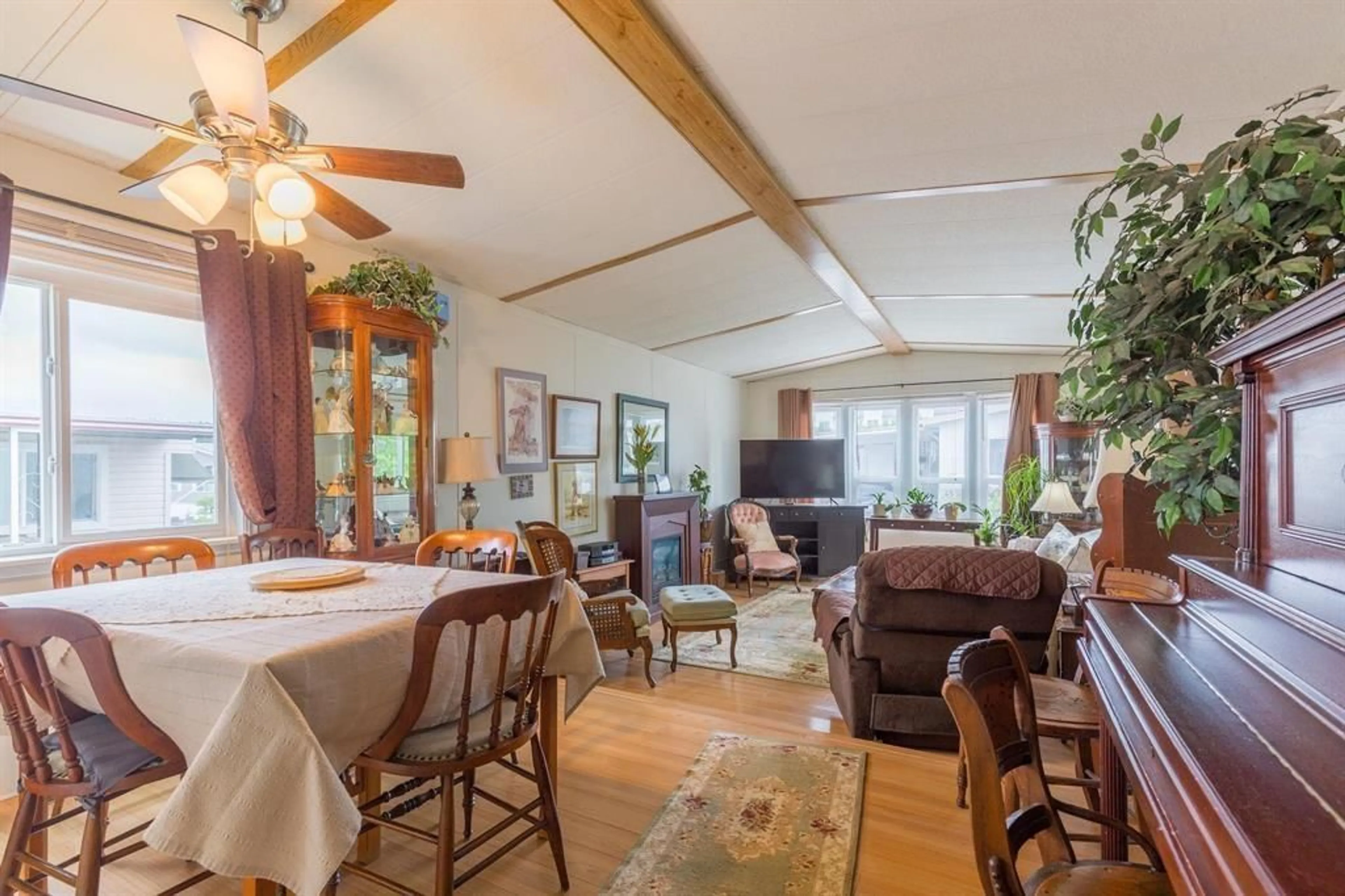 Dining room, wood/laminate floor for 50 - 8254 134, Surrey British Columbia V3W6M2