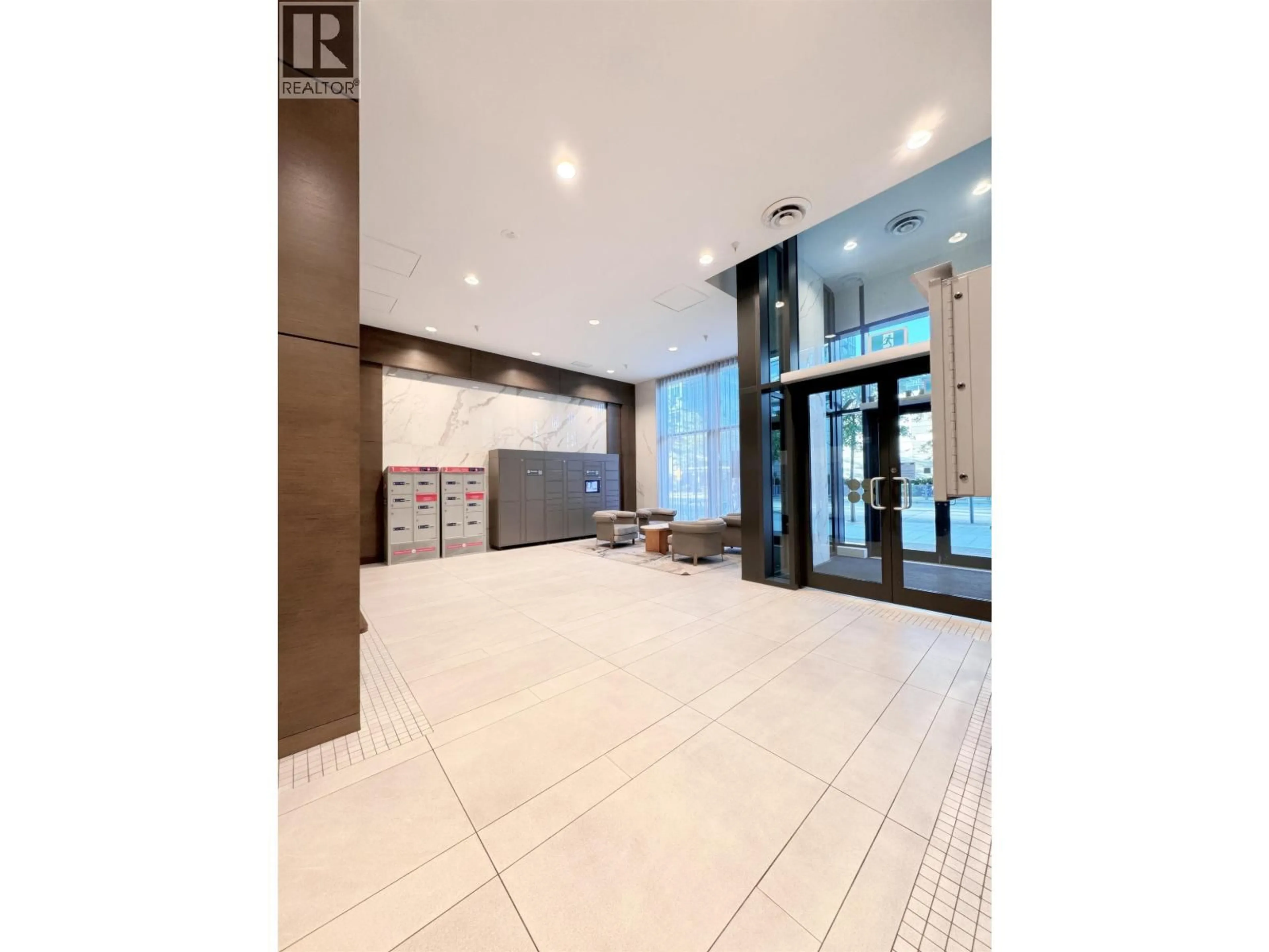 Indoor foyer for 617 - 6328 NO. 3 ROAD, Richmond British Columbia V6Y0L6