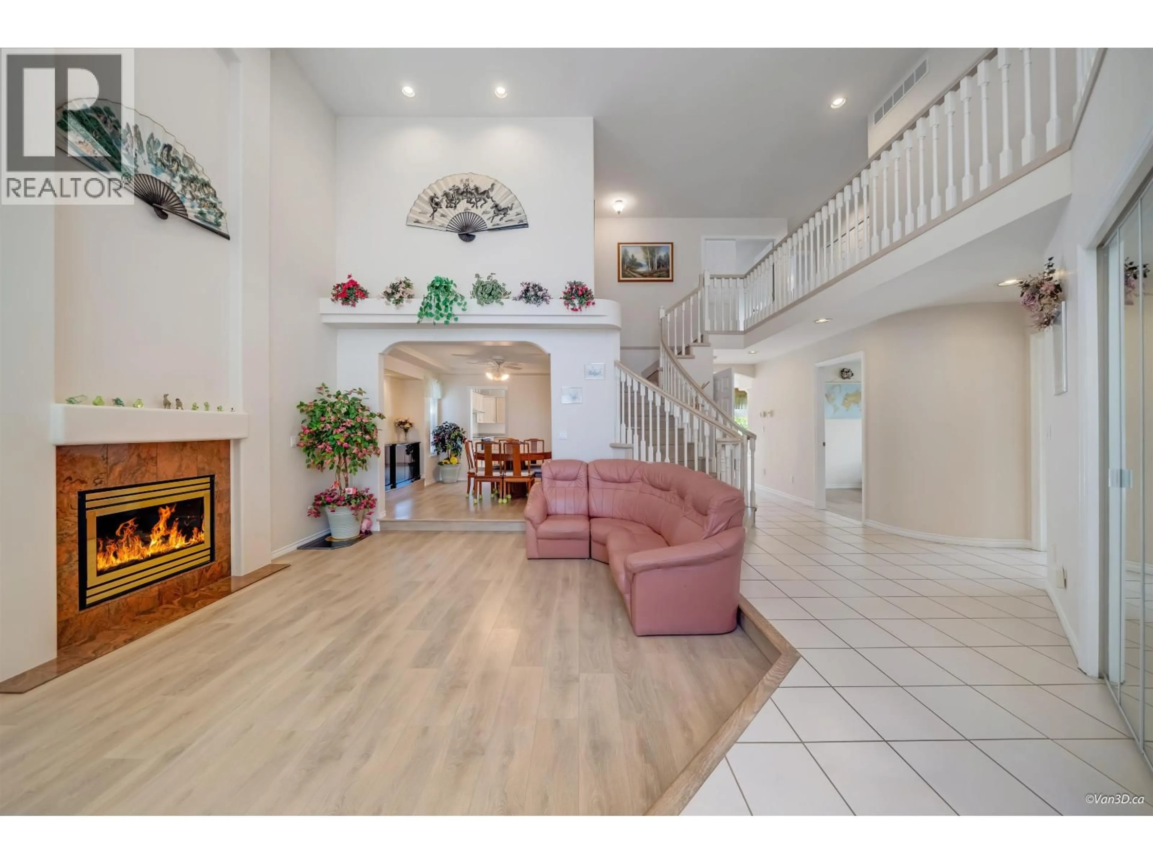Indoor foyer for 2870 STANLEY PLACE, Coquitlam British Columbia V3B7L7