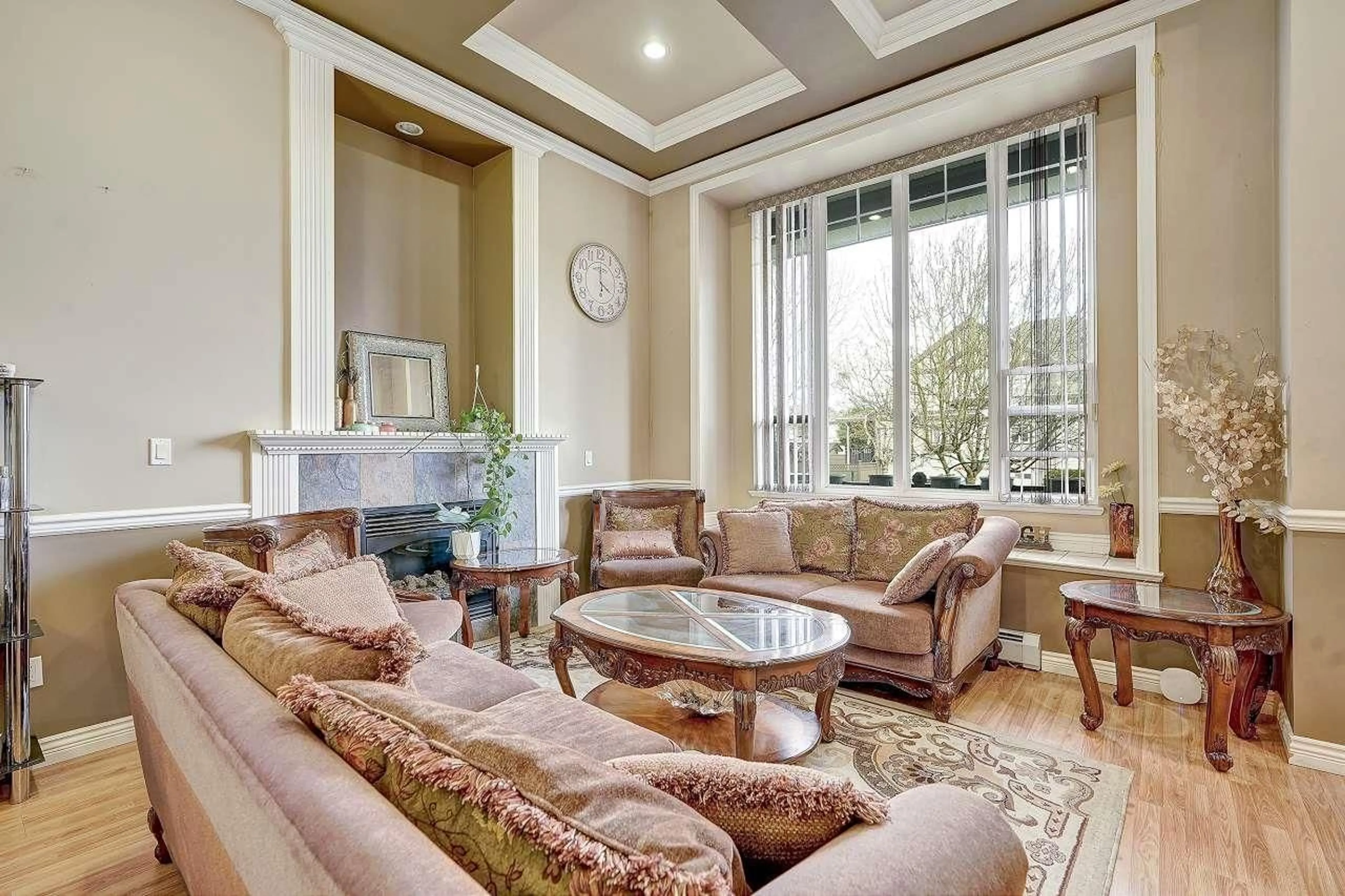 Living room with furniture, unknown for 7869 147A, Surrey British Columbia V3S2T8