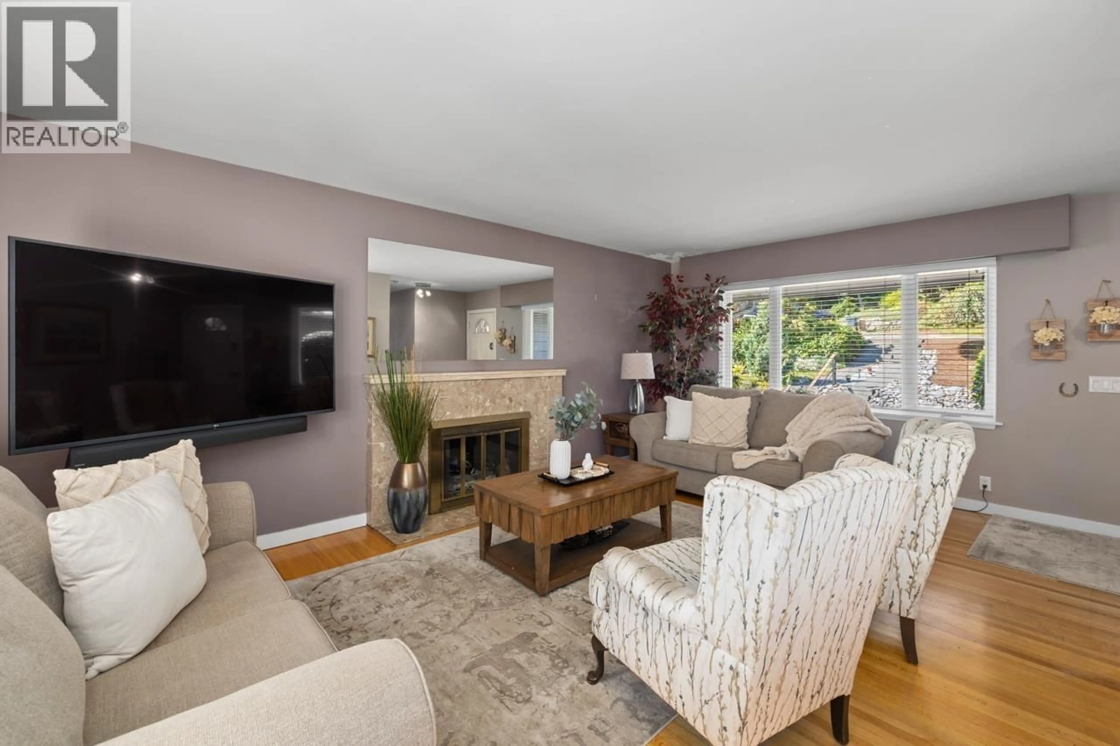 Living room with furniture, unknown for 1263 CLOVERLEY STREET, North Vancouver British Columbia V7L1N7