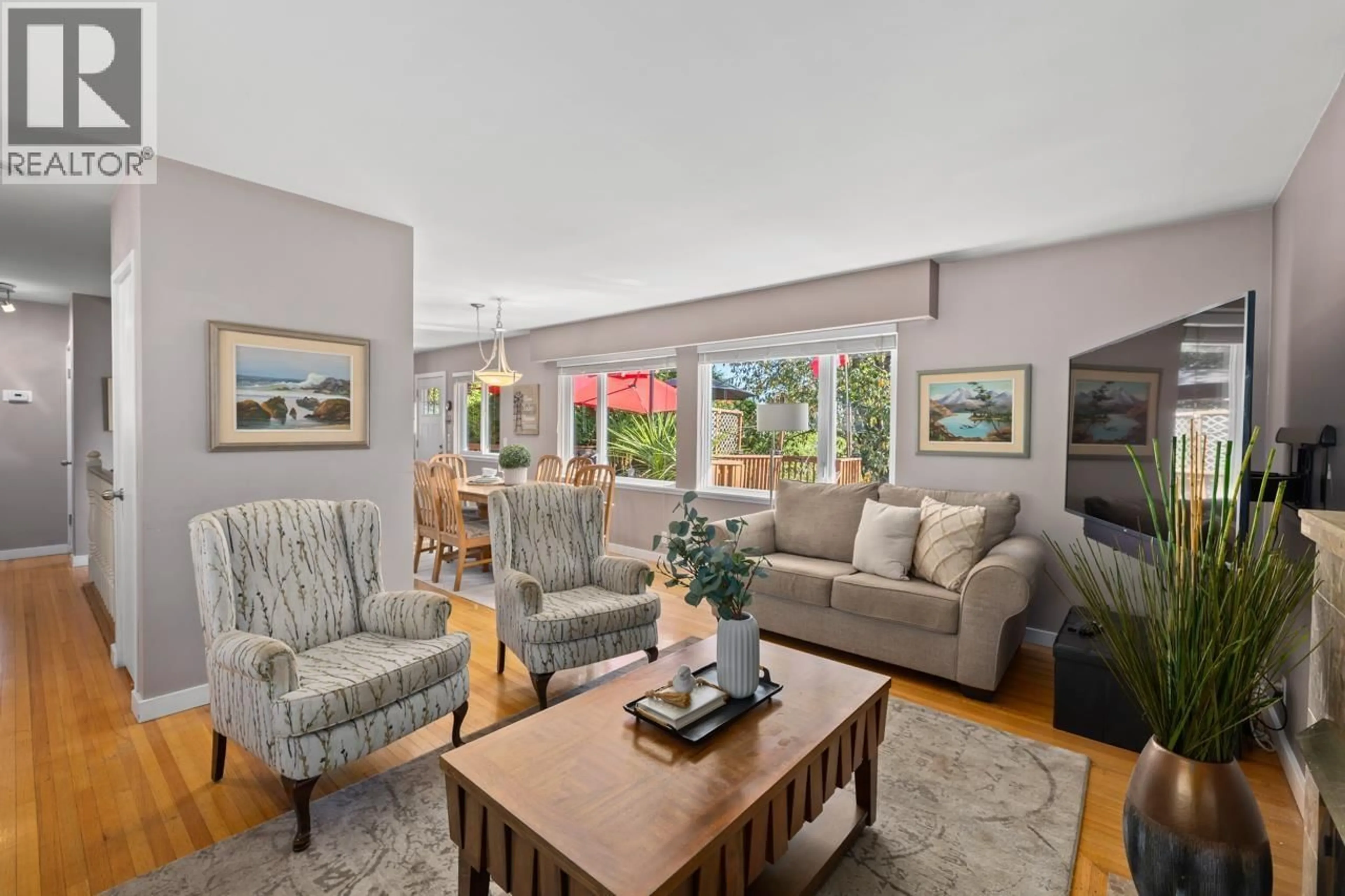 Living room with furniture, unknown for 1263 CLOVERLEY STREET, North Vancouver British Columbia V7L1N7