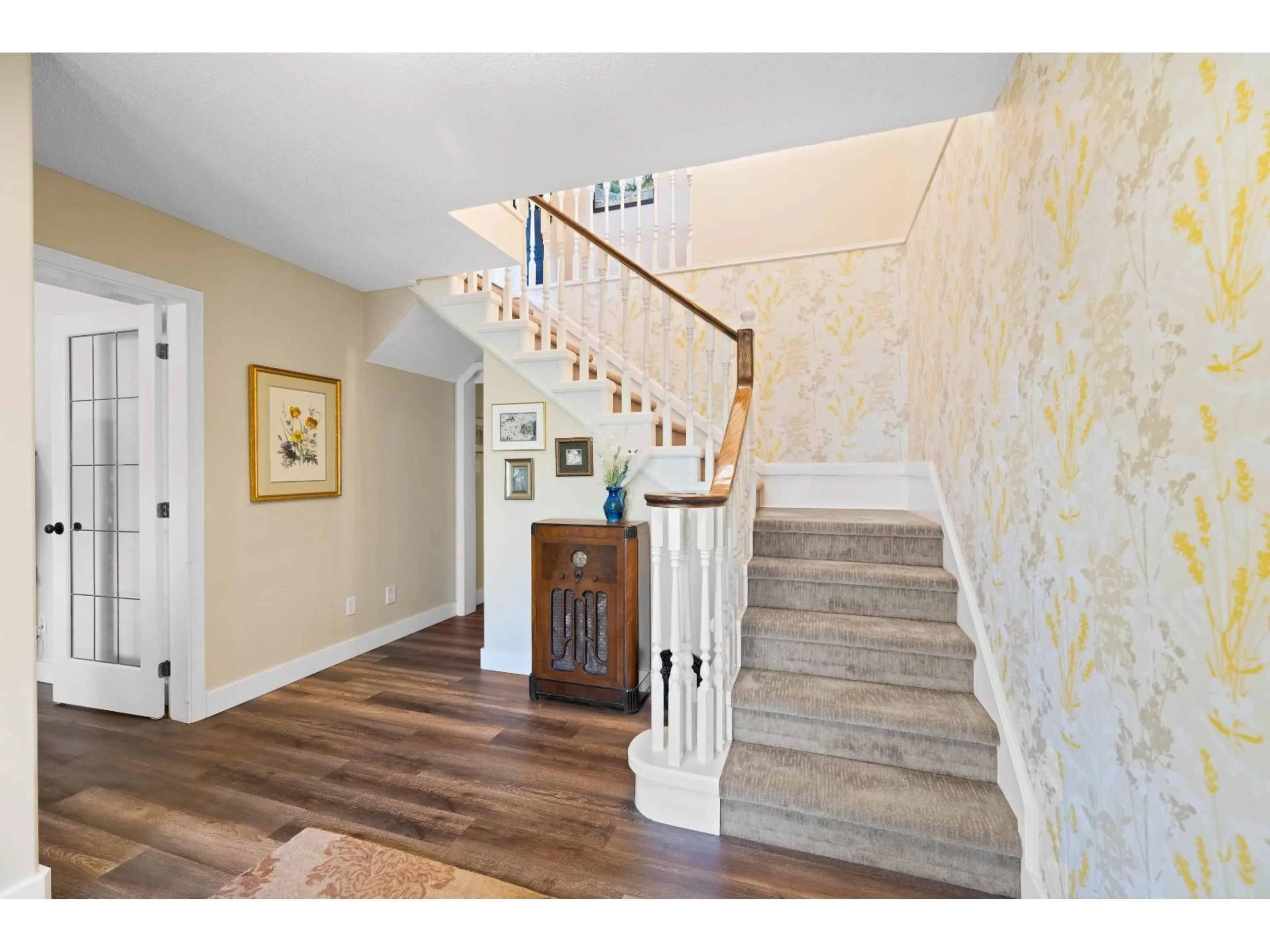 Indoor entryway for 44637 CUMBERLAND AVENUE, Chilliwack British Columbia V2R3B6