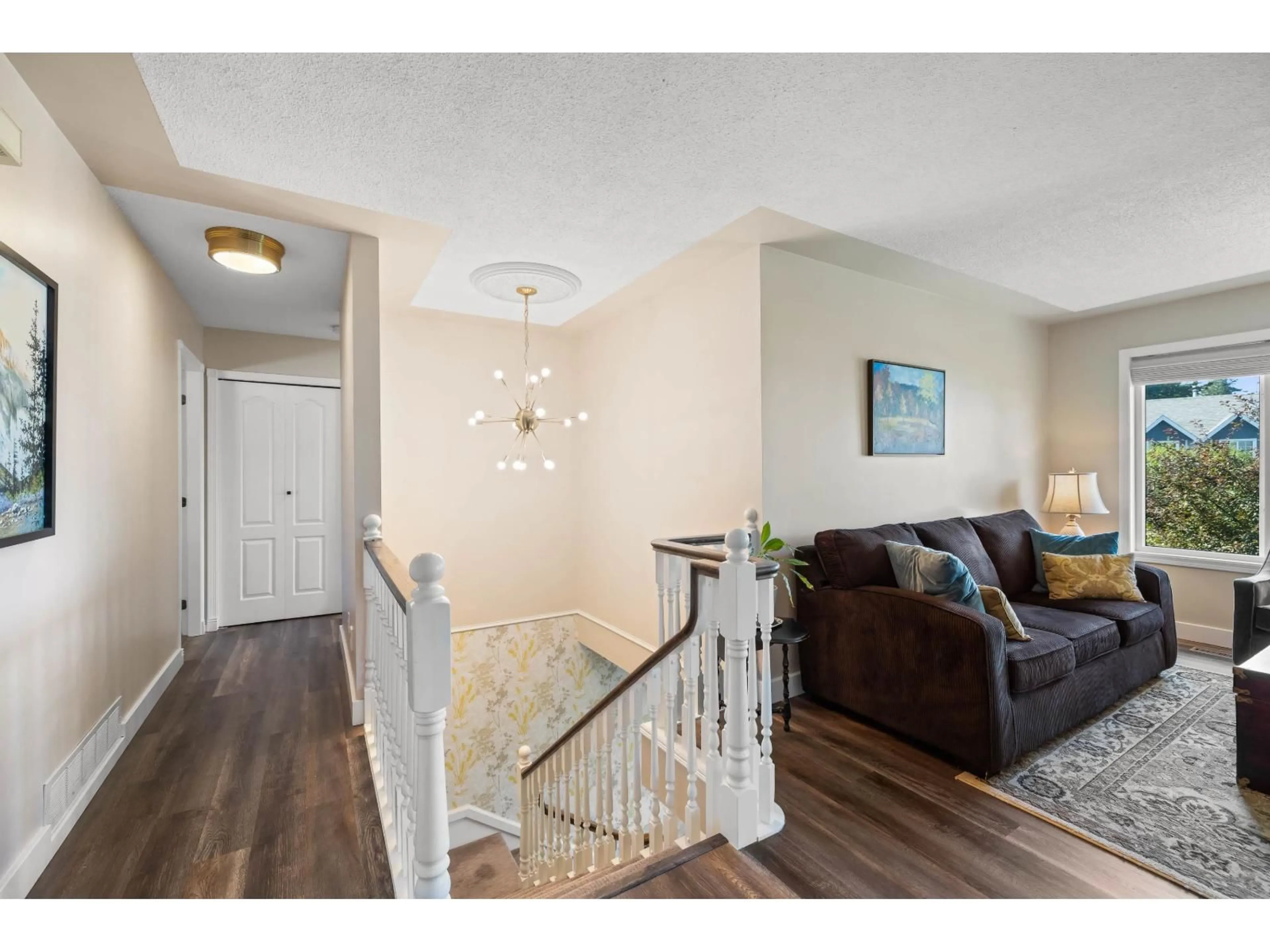 Indoor entryway for 44637 CUMBERLAND AVENUE, Chilliwack British Columbia V2R3B6