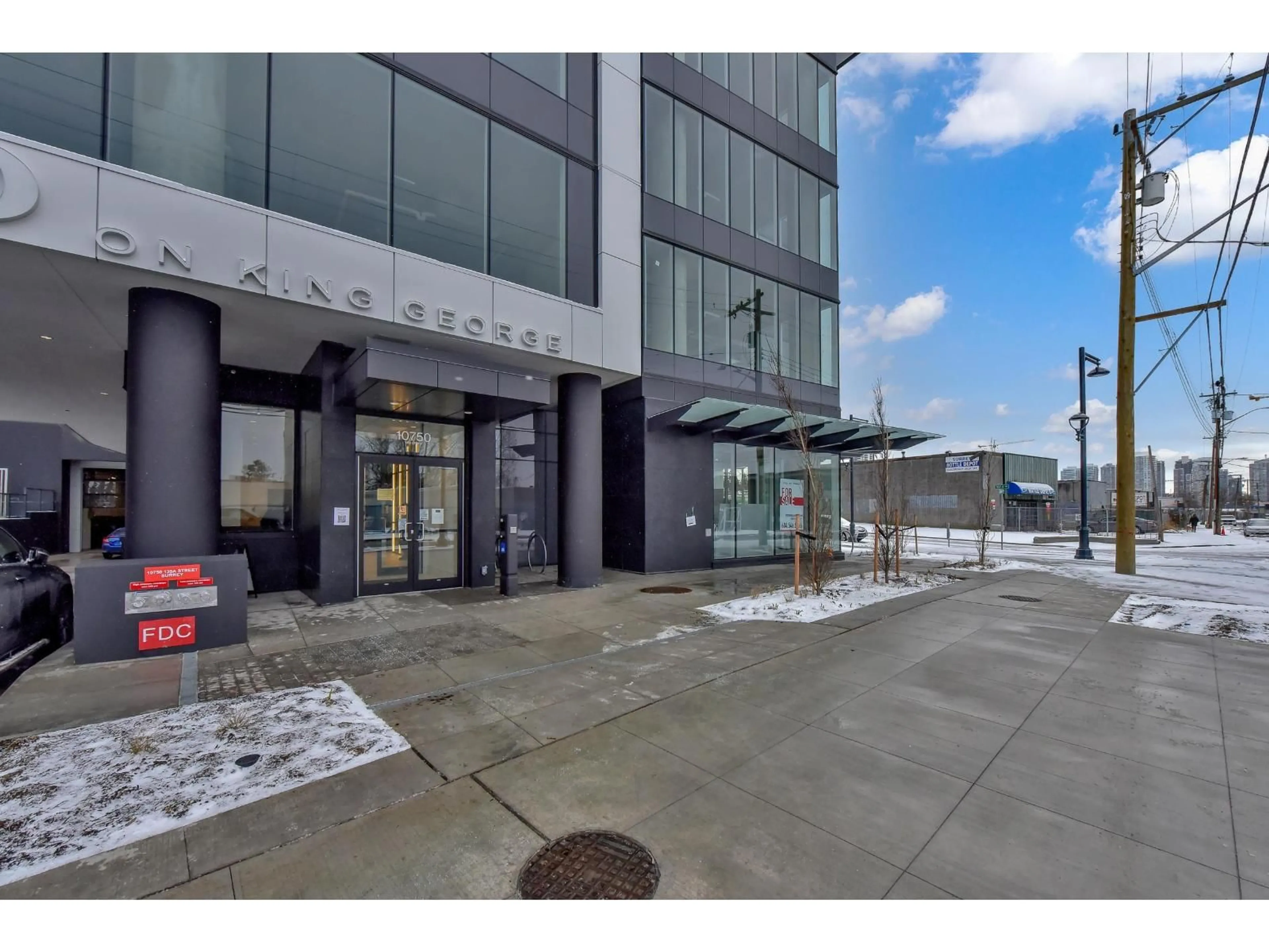 Indoor foyer for 1401 - 10750 135A, Surrey British Columbia V3T0V4