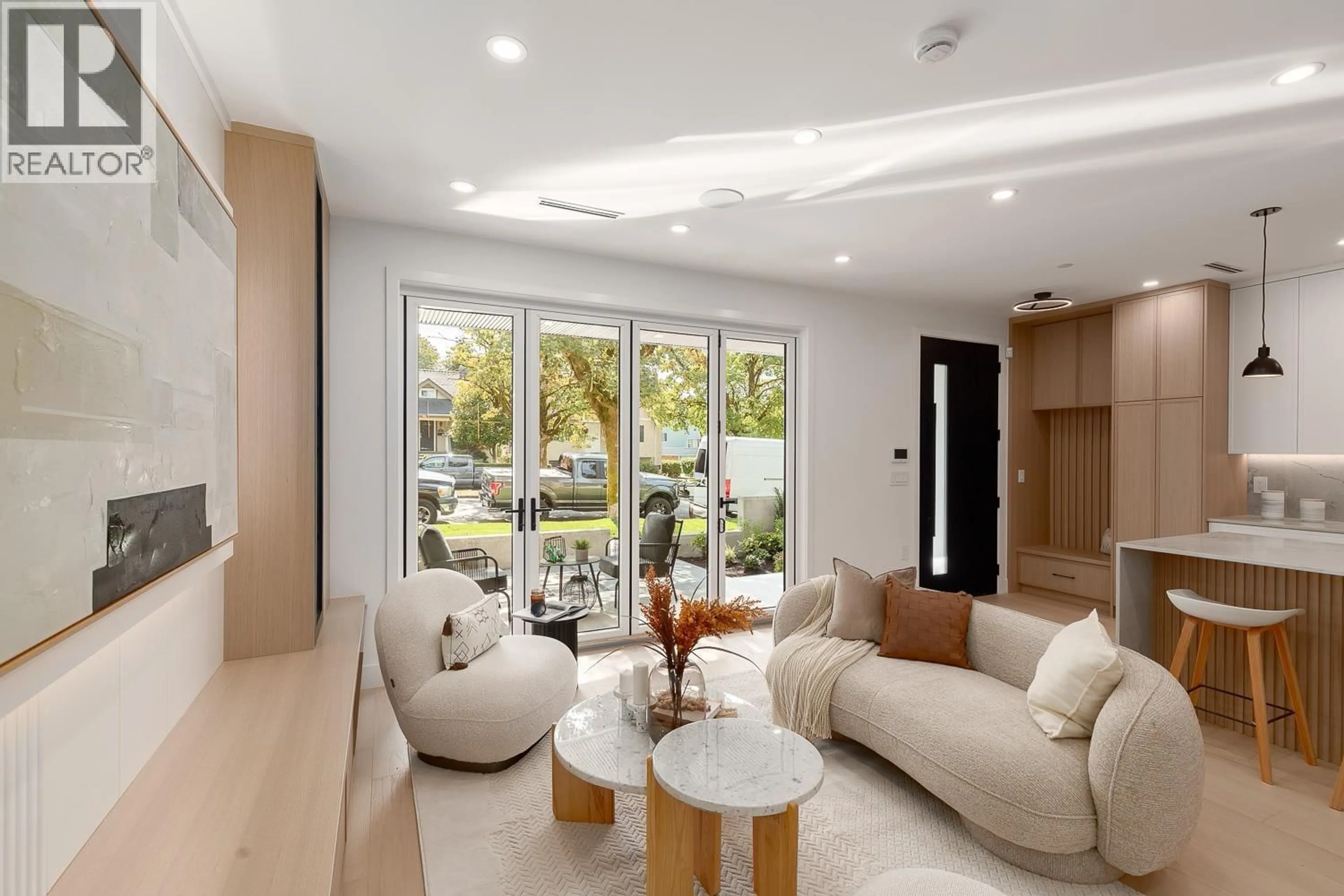 Living room with furniture, unknown for 1 - 475 20TH AVENUE, Vancouver British Columbia V5Y2C7