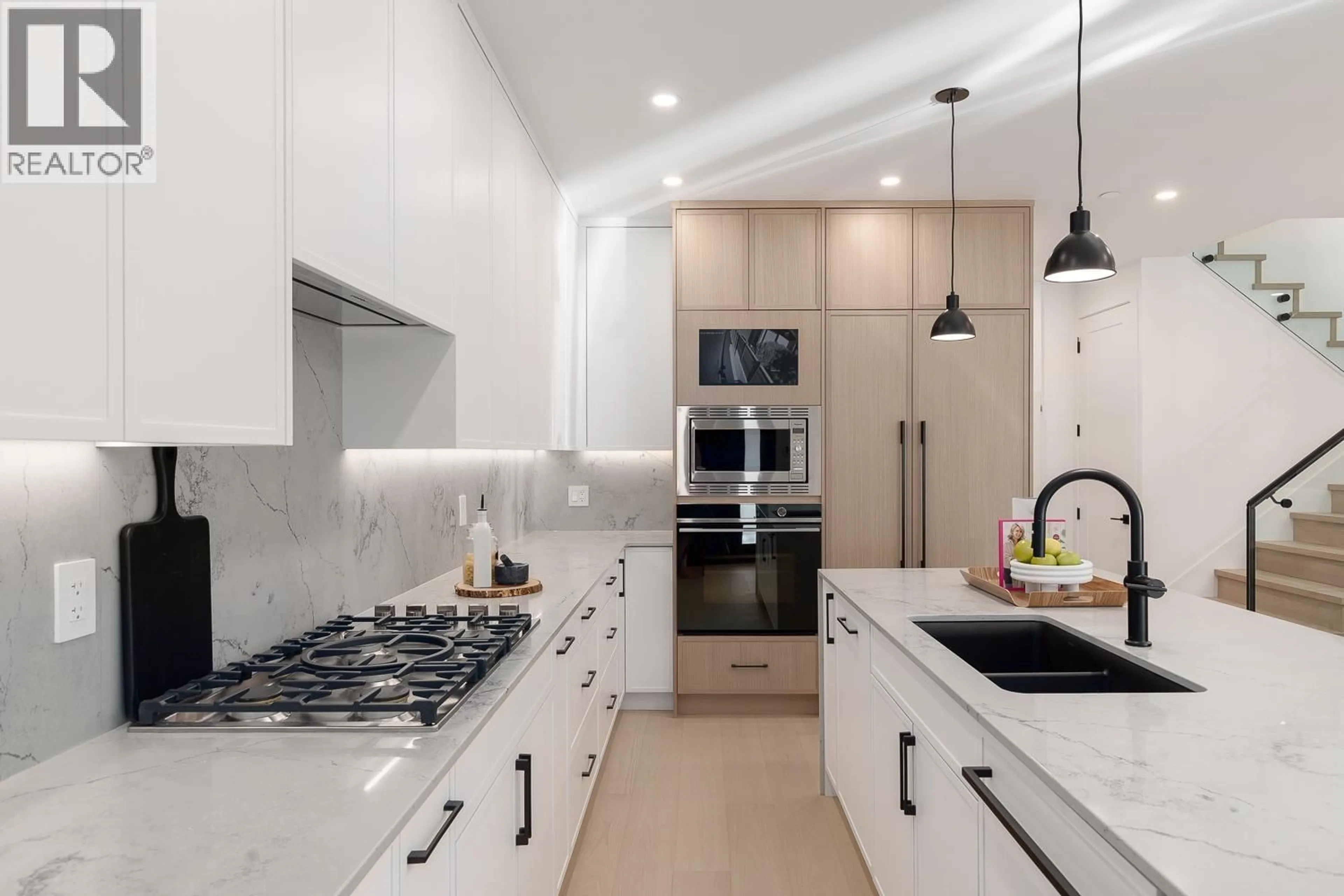 Contemporary kitchen, ceramic/tile floor for 1 - 475 20TH AVENUE, Vancouver British Columbia V5Y2C7