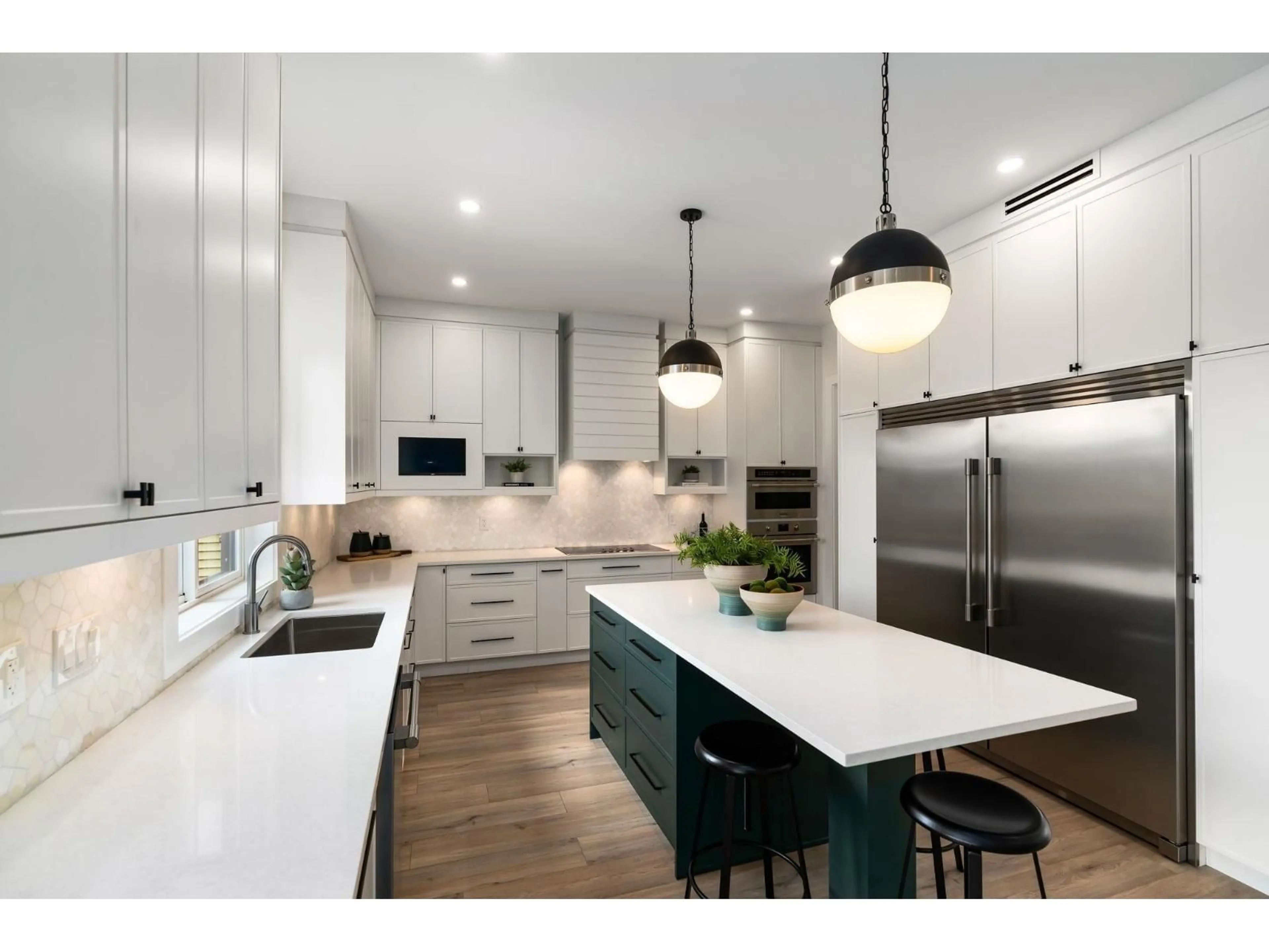 Contemporary kitchen, unknown for 21050 72, Langley British Columbia V2Y2R6