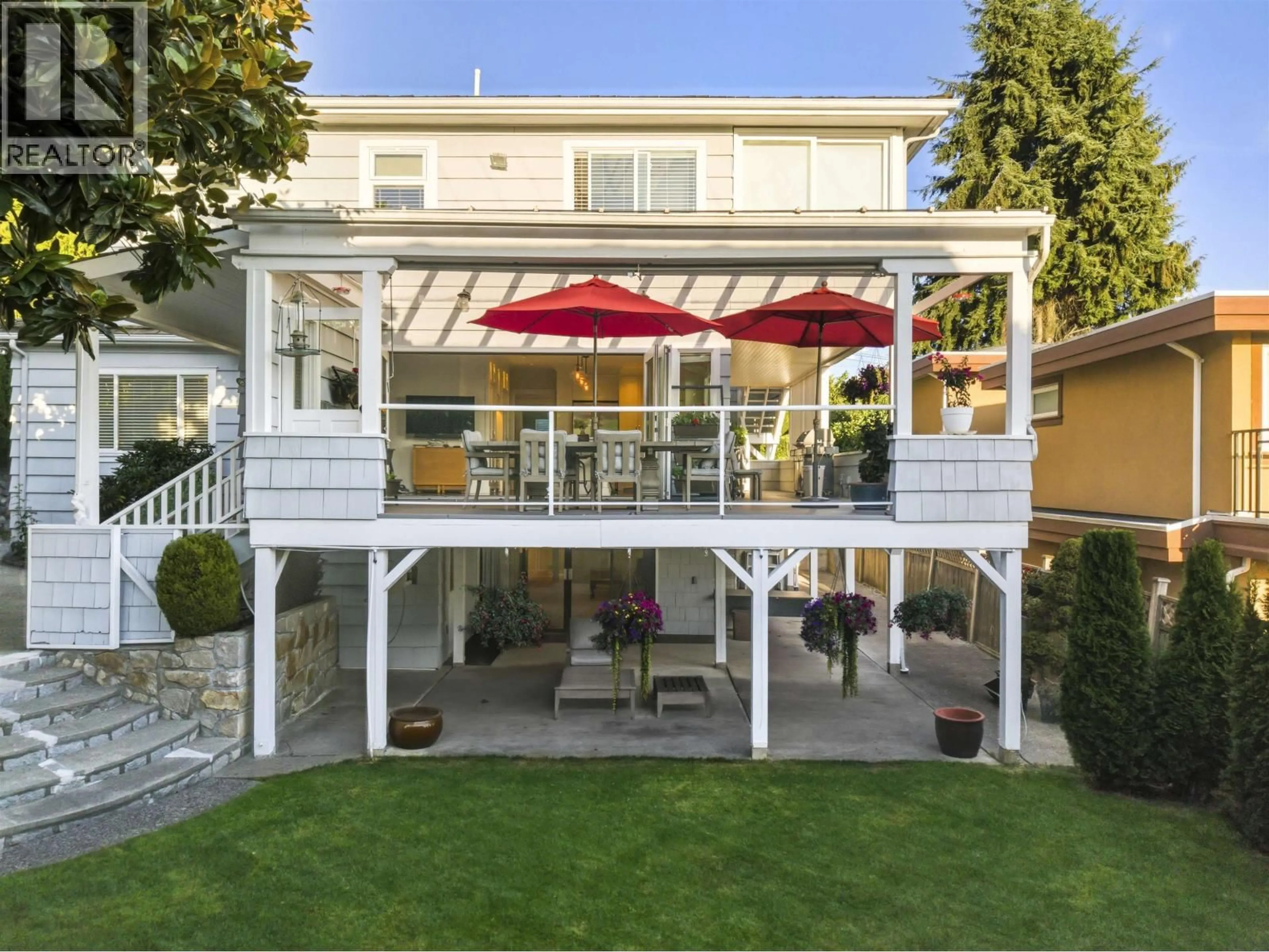 Patio, street for 1631 22ND STREET, West Vancouver British Columbia V7V4E2
