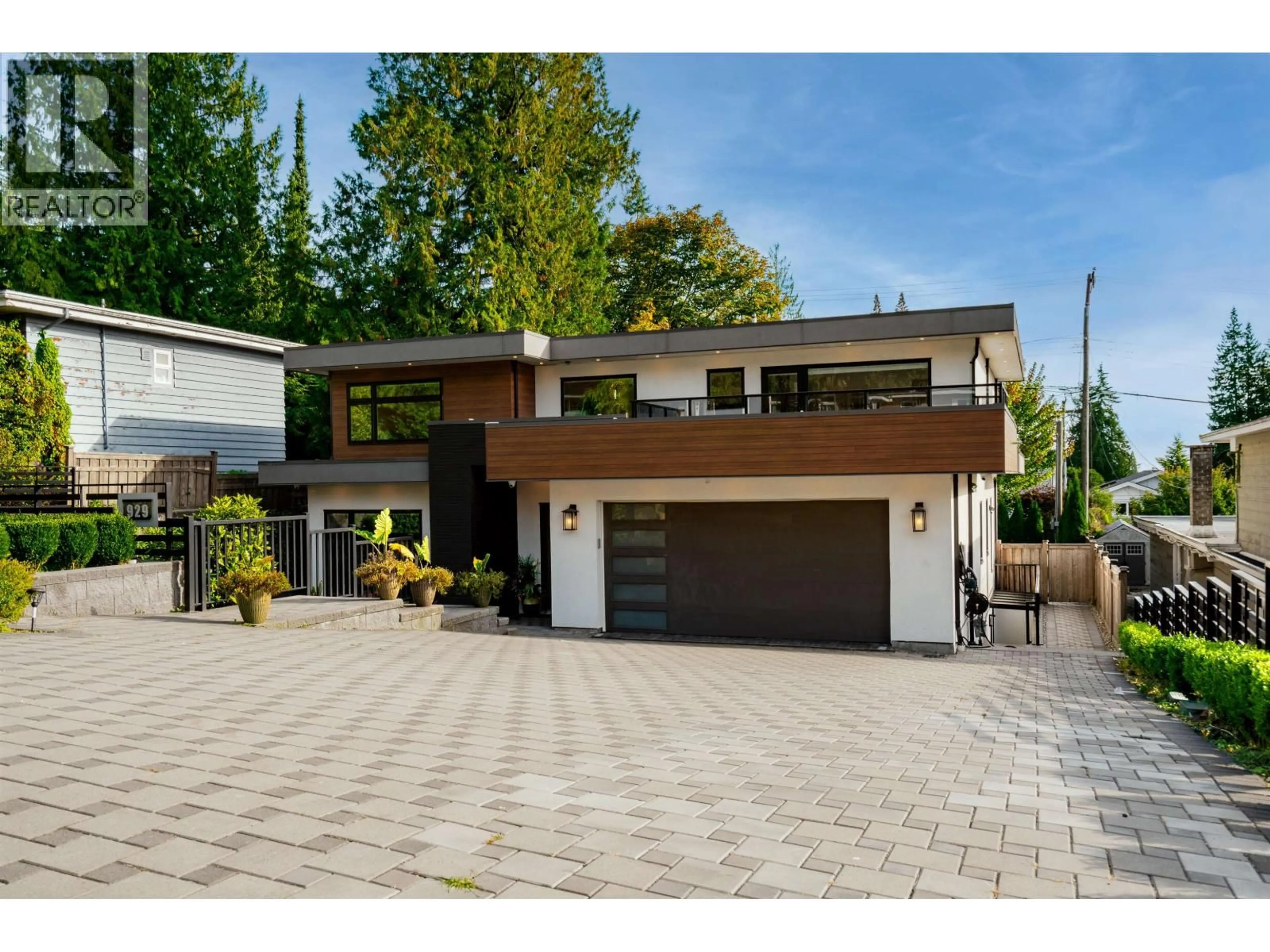 Unknown for 929 CANYON BOULEVARD, North Vancouver British Columbia V7R2J9