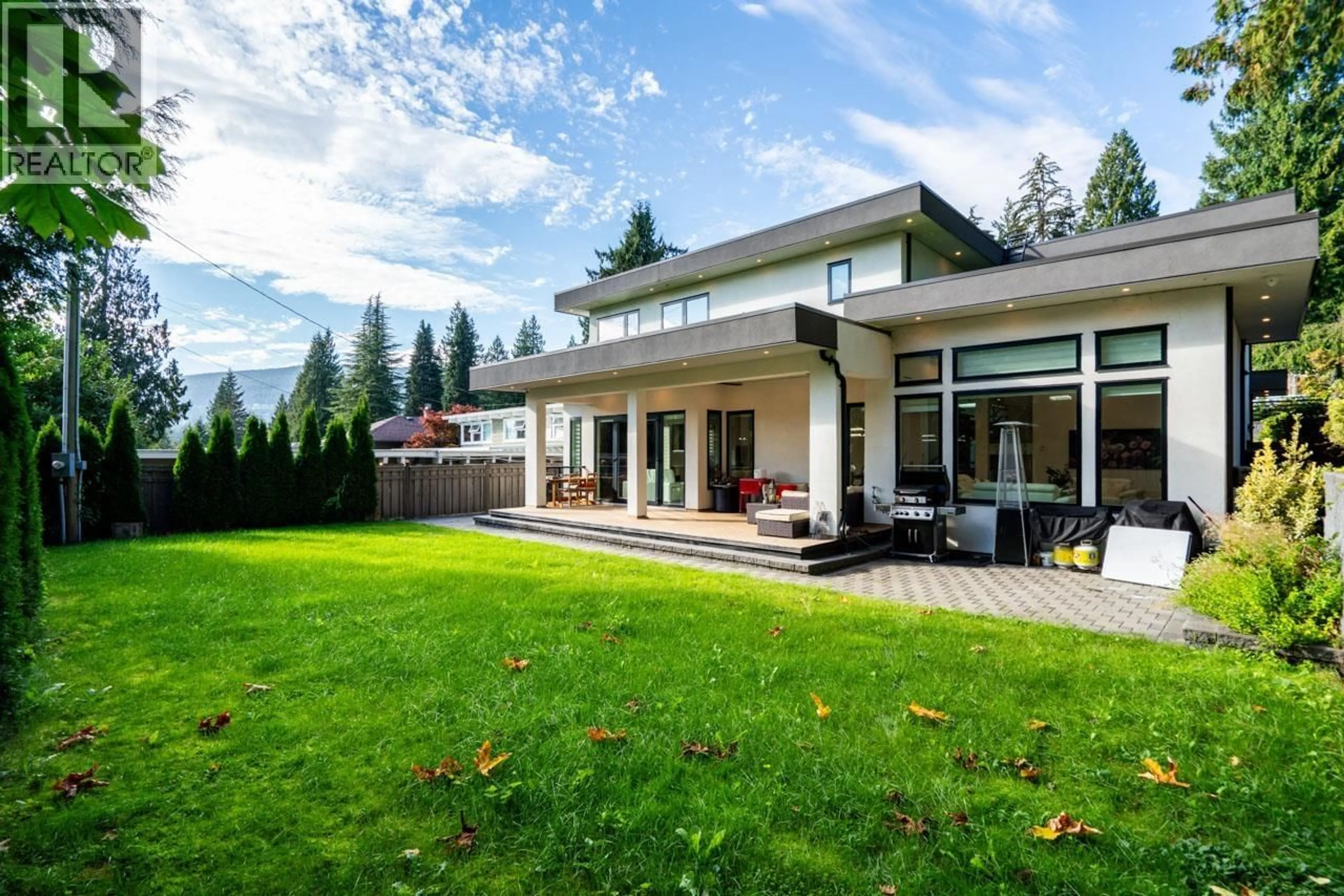 Patio, unknown for 929 CANYON BOULEVARD, North Vancouver British Columbia V7R2J9