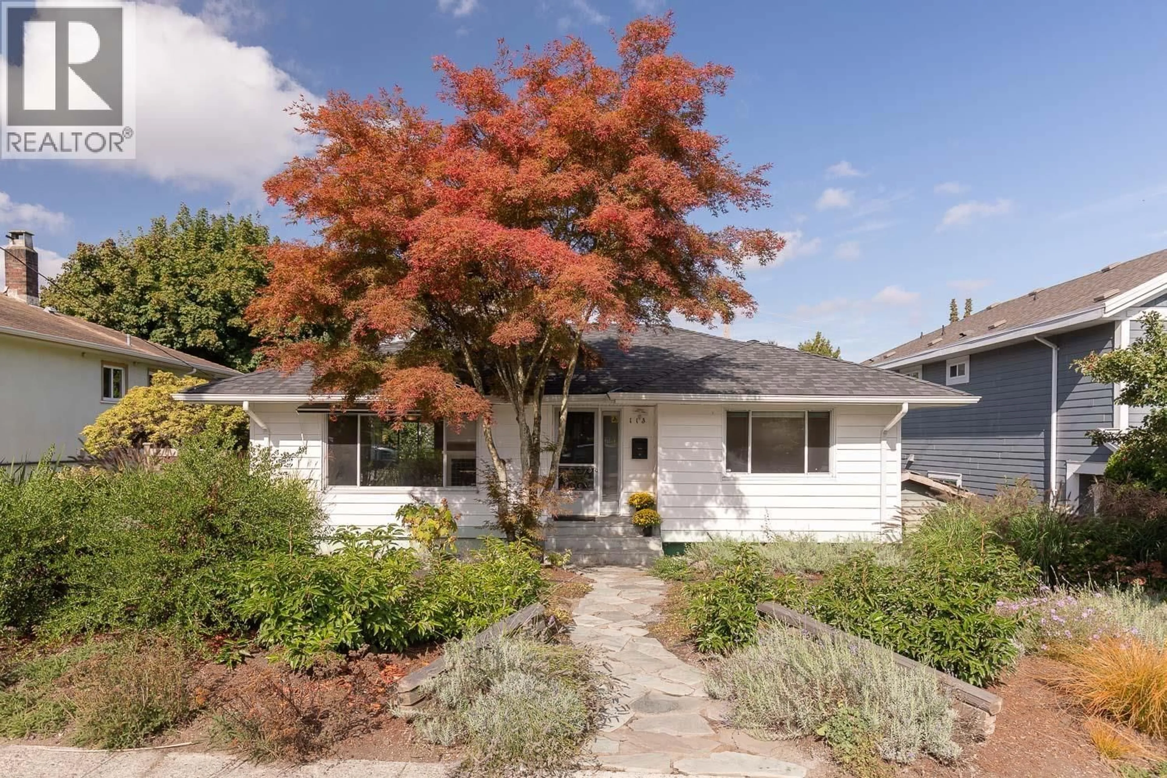 Home with vinyl exterior material, street for 113 EIGHTH AVENUE, New Westminster British Columbia V3L1X9