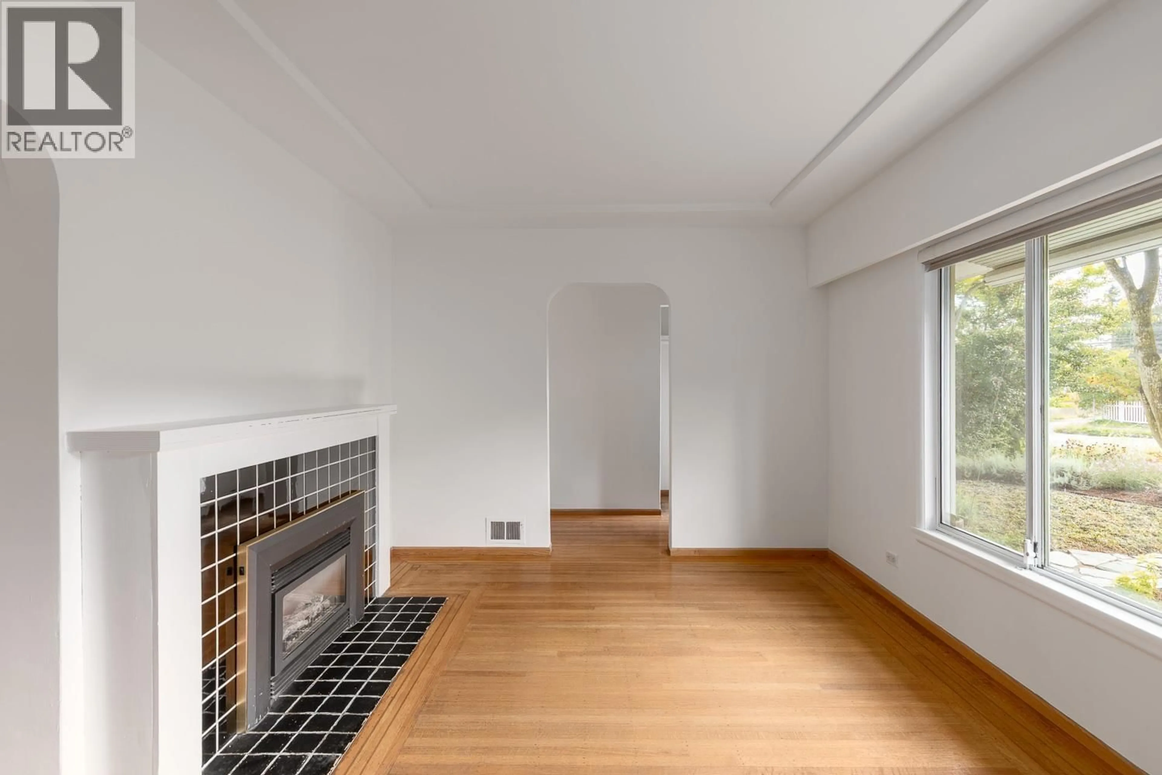 A pic of a room for 113 EIGHTH AVENUE, New Westminster British Columbia V3L1X9