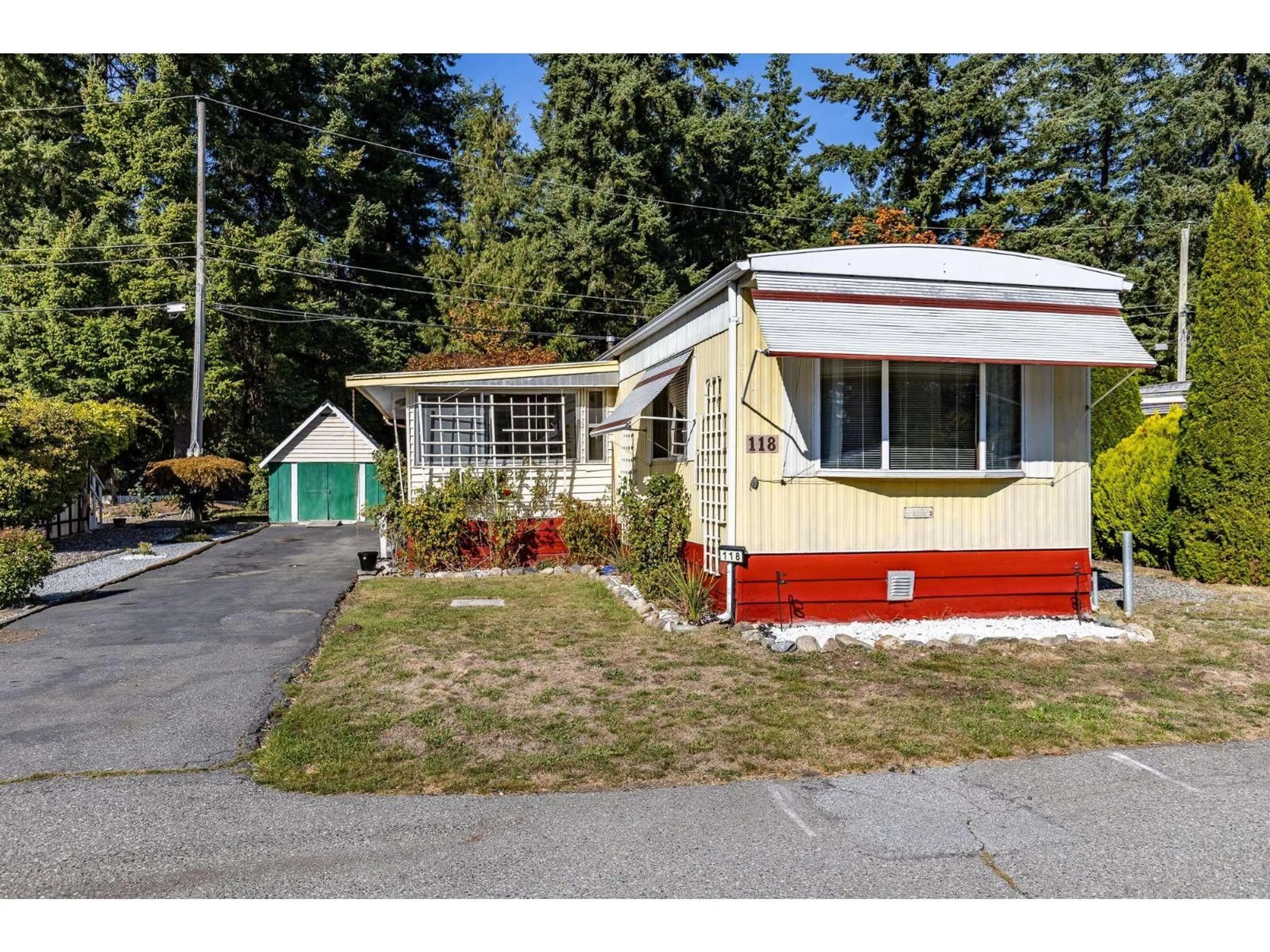 Home with vinyl exterior material, street for 118 - 3031 200, Langley British Columbia V2Z1N5