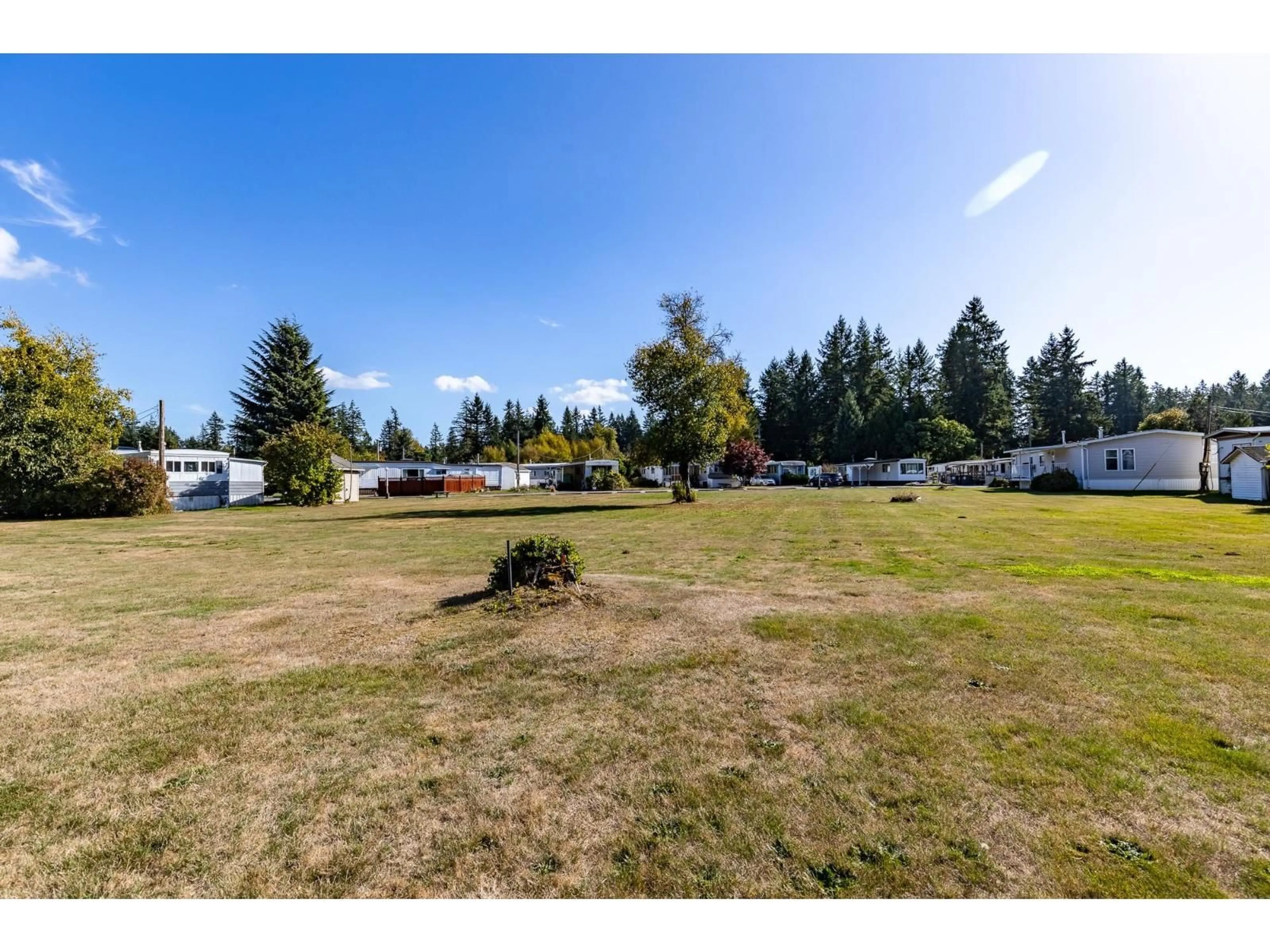 A pic from outside/outdoor area/front of a property/back of a property/a pic from drone, unknown for 118 - 3031 200, Langley British Columbia V2Z1N5