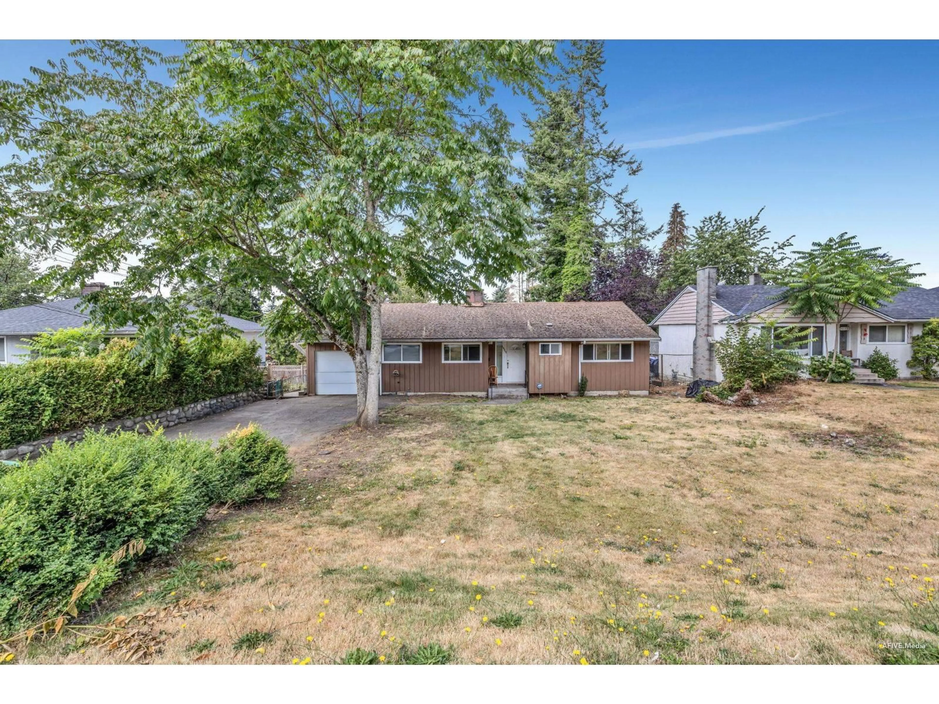 A pic from outside/outdoor area/front of a property/back of a property/a pic from drone, street for 10317 127, Surrey British Columbia V3V5K1