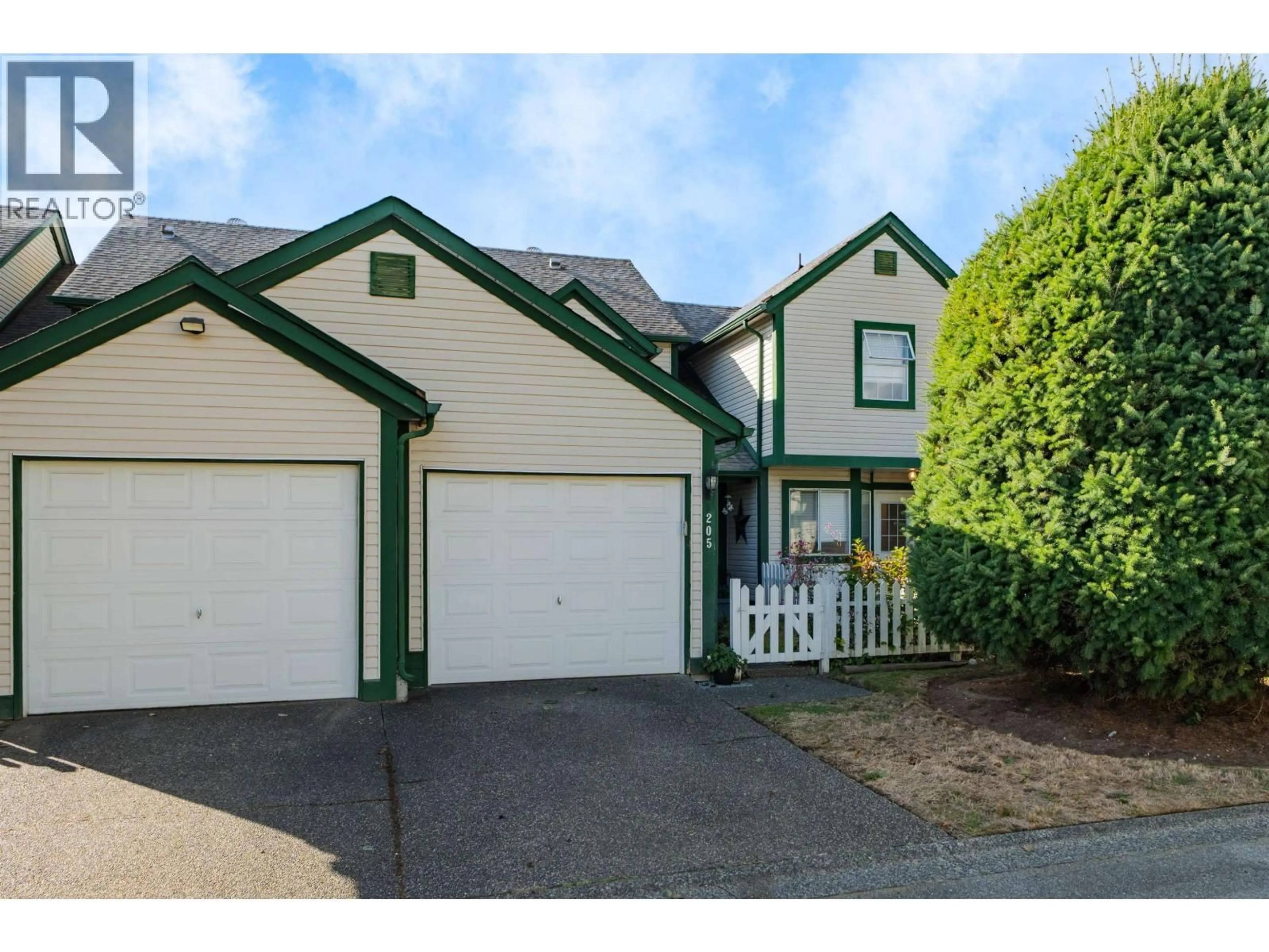 Home with vinyl exterior material, street for 205 - 20675 118 AVENUE, Maple Ridge British Columbia V2X0K4