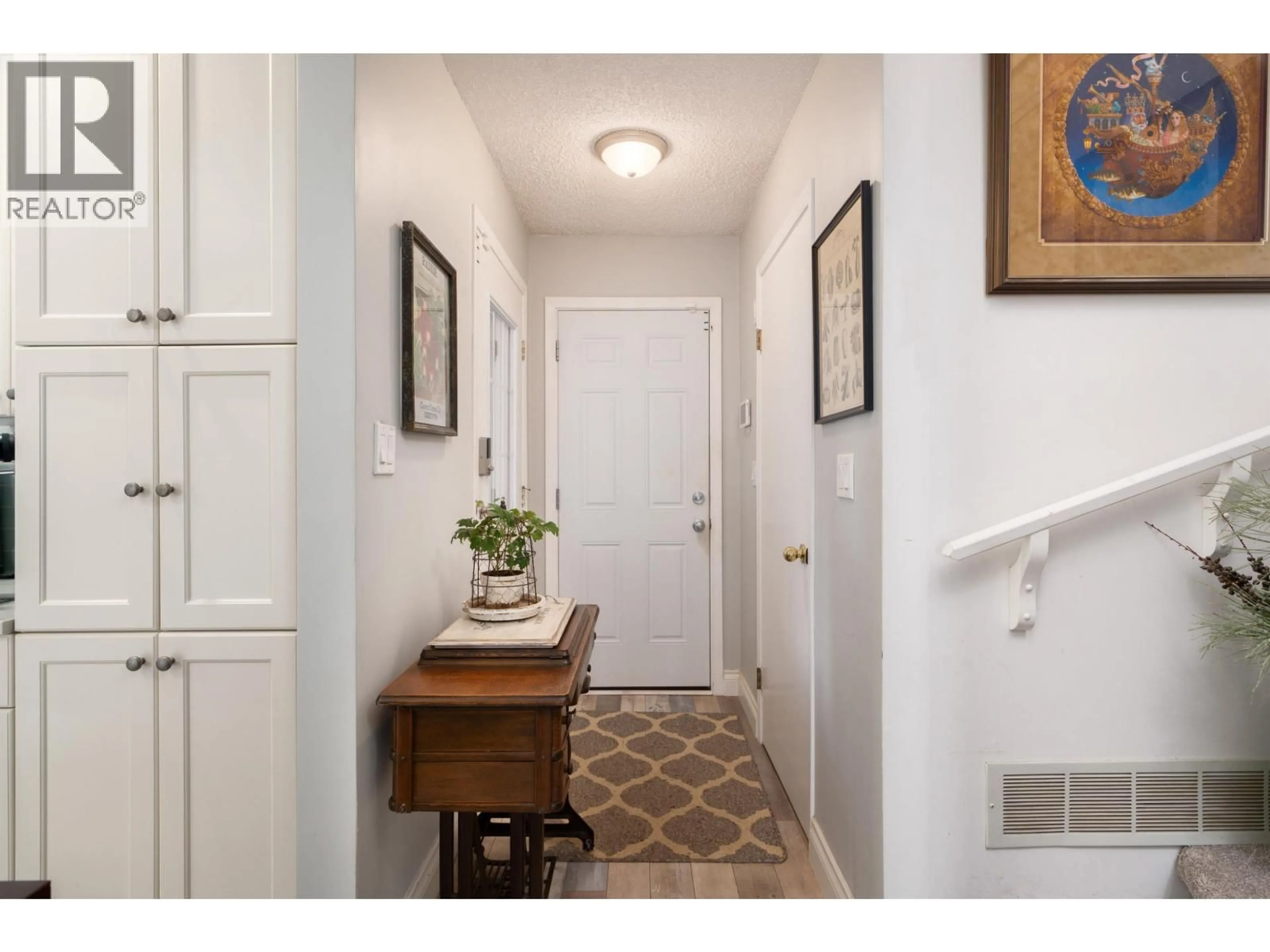Indoor entryway for 205 - 20675 118 AVENUE, Maple Ridge British Columbia V2X0K4