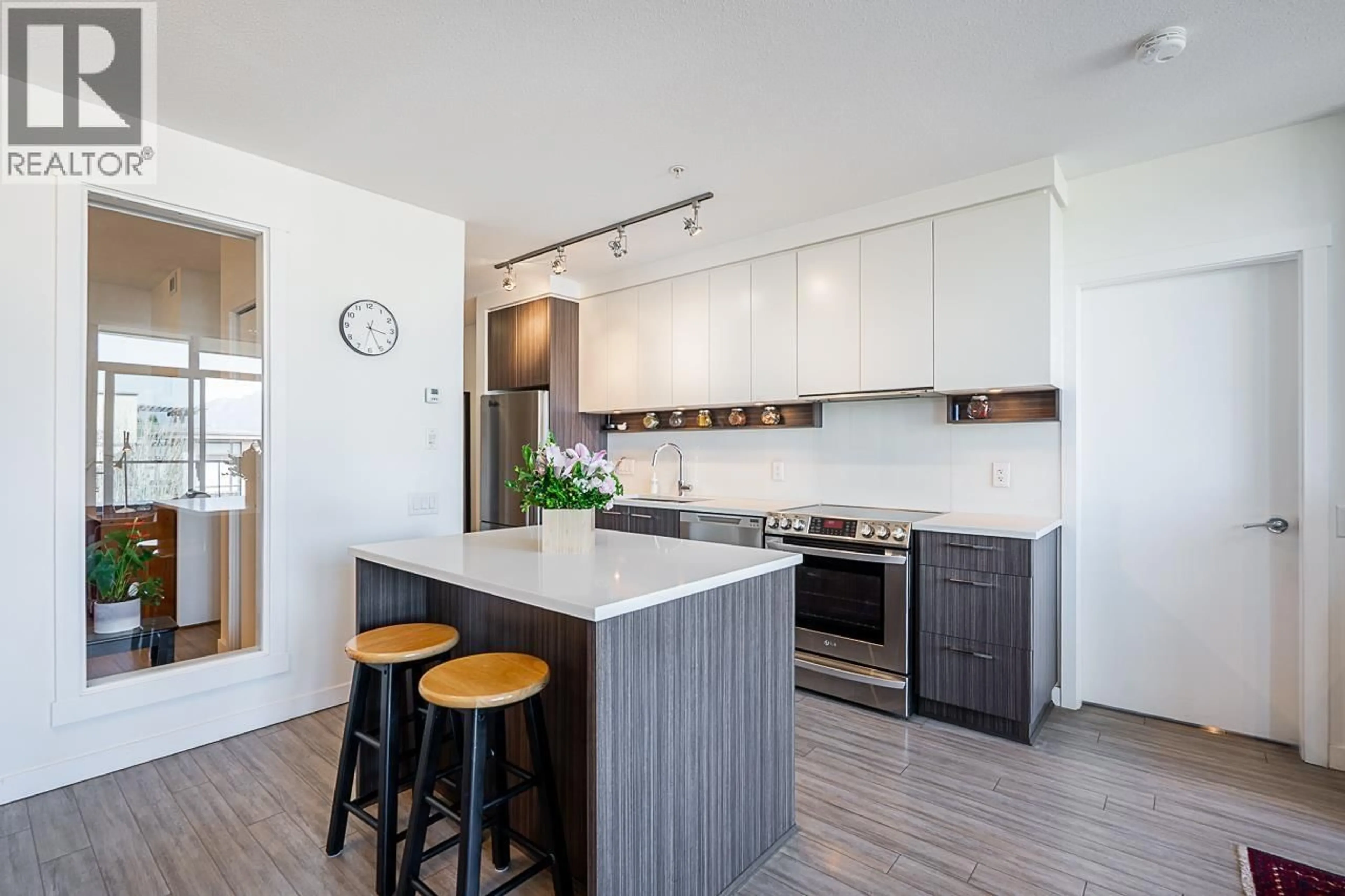 Contemporary kitchen, unknown for 511 - 4310 HASTINGS STREET, Burnaby British Columbia V5C2J9