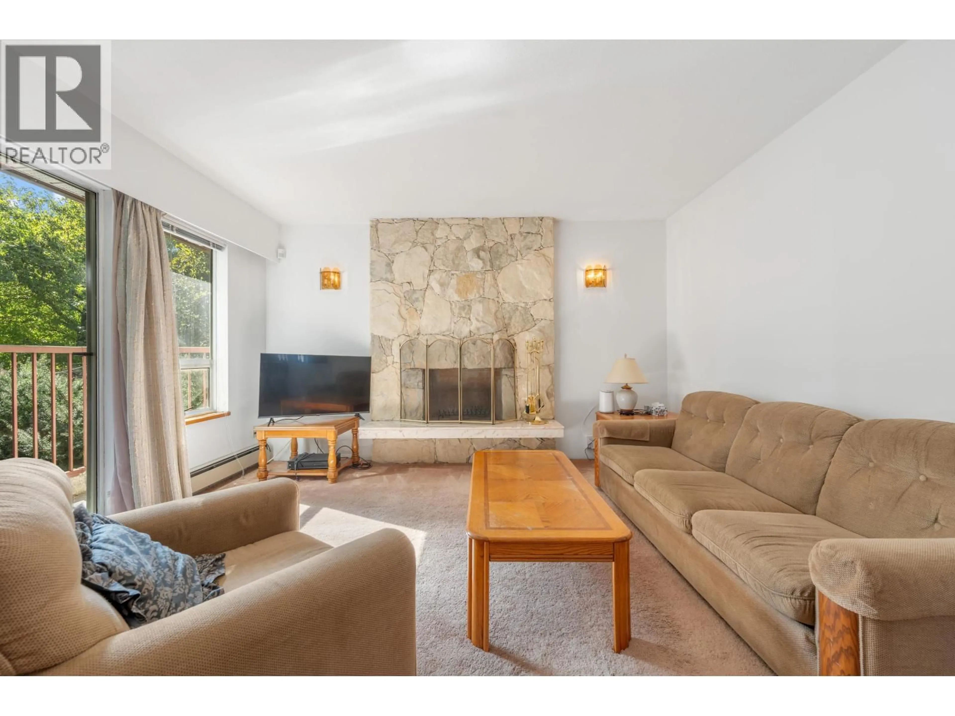 Living room with furniture, unknown for 511 19TH AVENUE, Vancouver British Columbia V5V1J8
