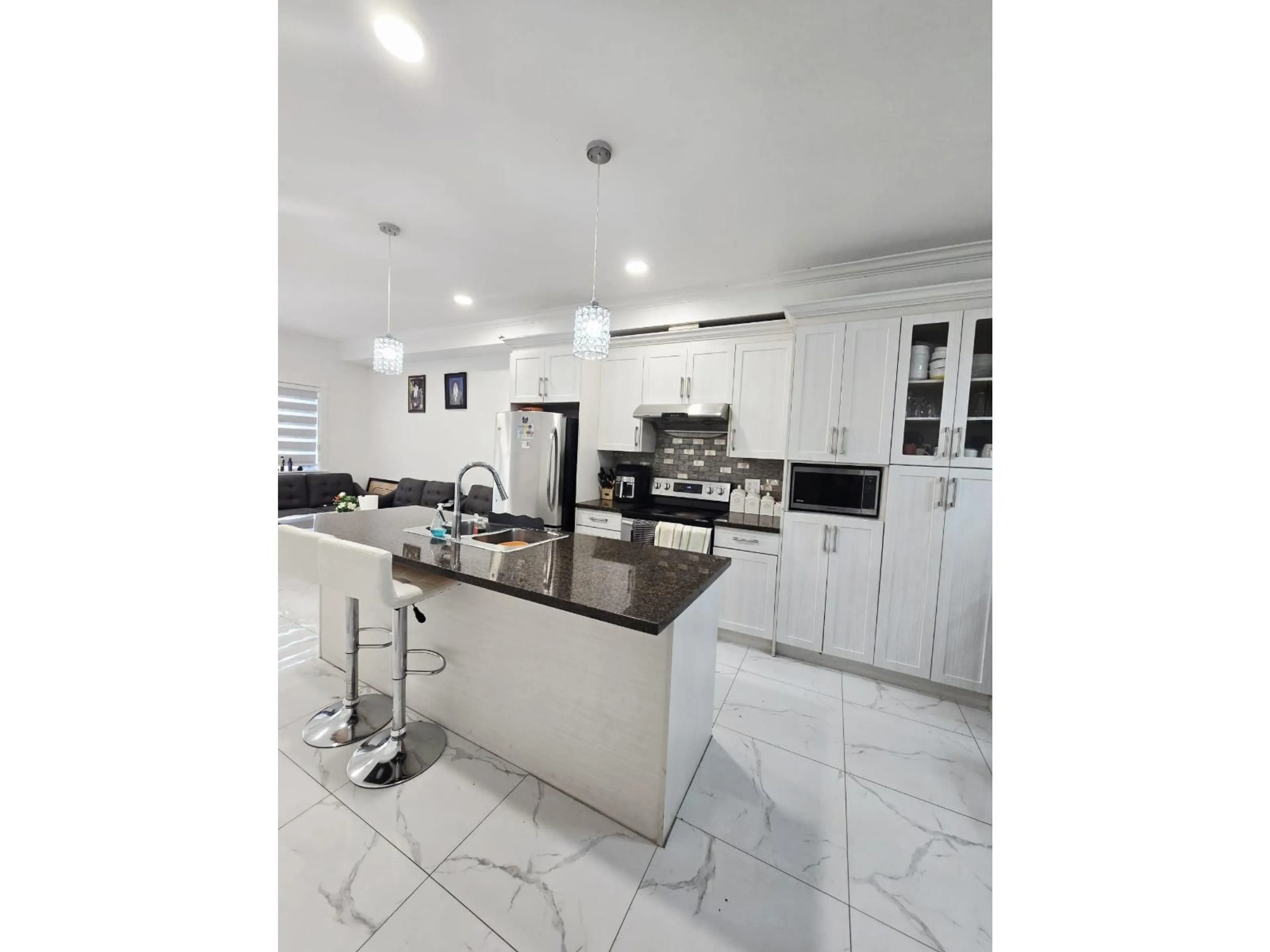 Contemporary kitchen, ceramic/tile floor for 73 - 9405 121, Surrey British Columbia V3V0A9