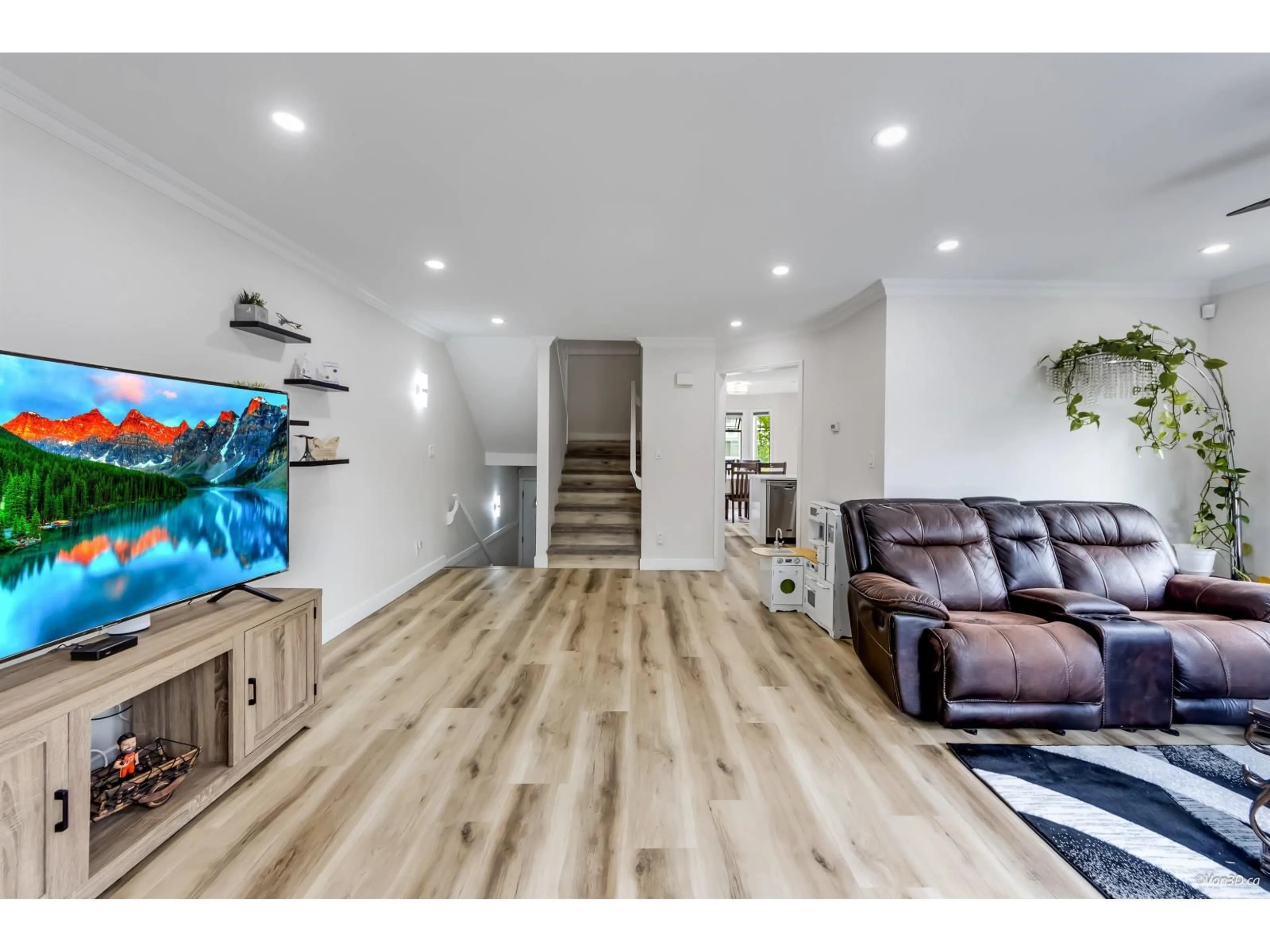 Home theater for 1 - 15550 89, Surrey British Columbia V3R1N1