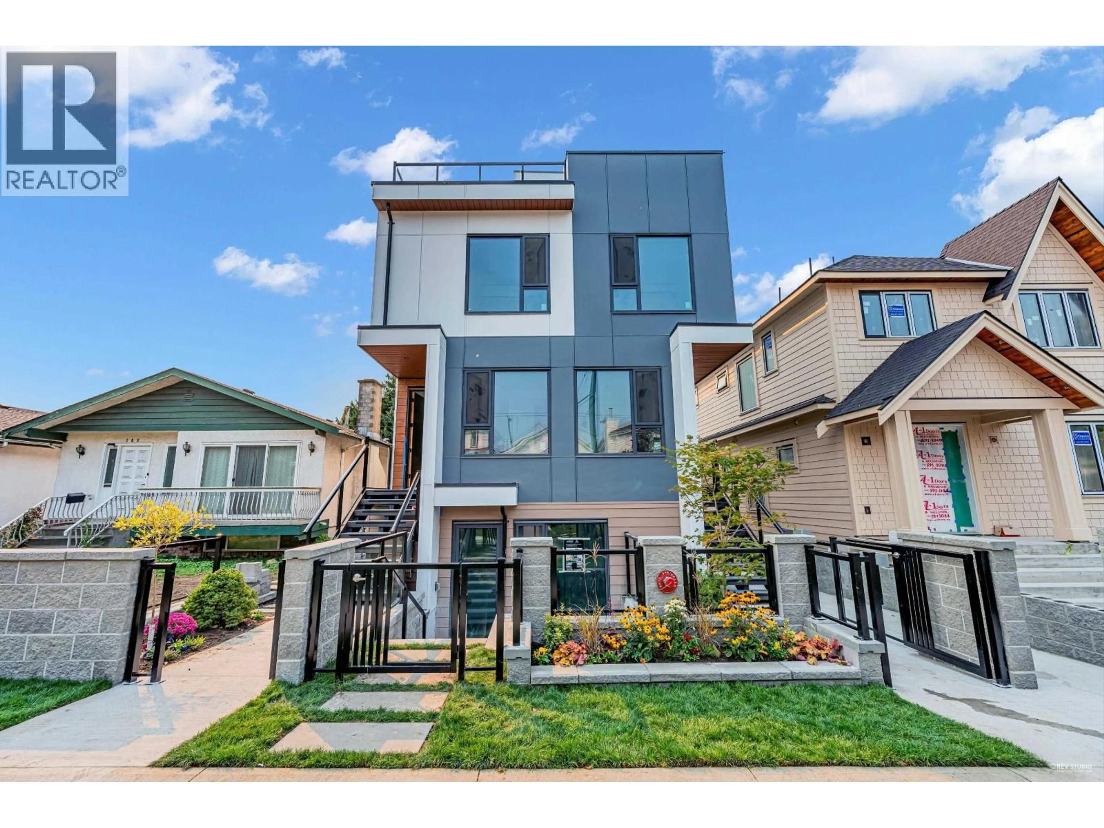 Home with vinyl exterior material, street for 1 - 262 65TH AVENUE, Vancouver British Columbia V5X2P4
