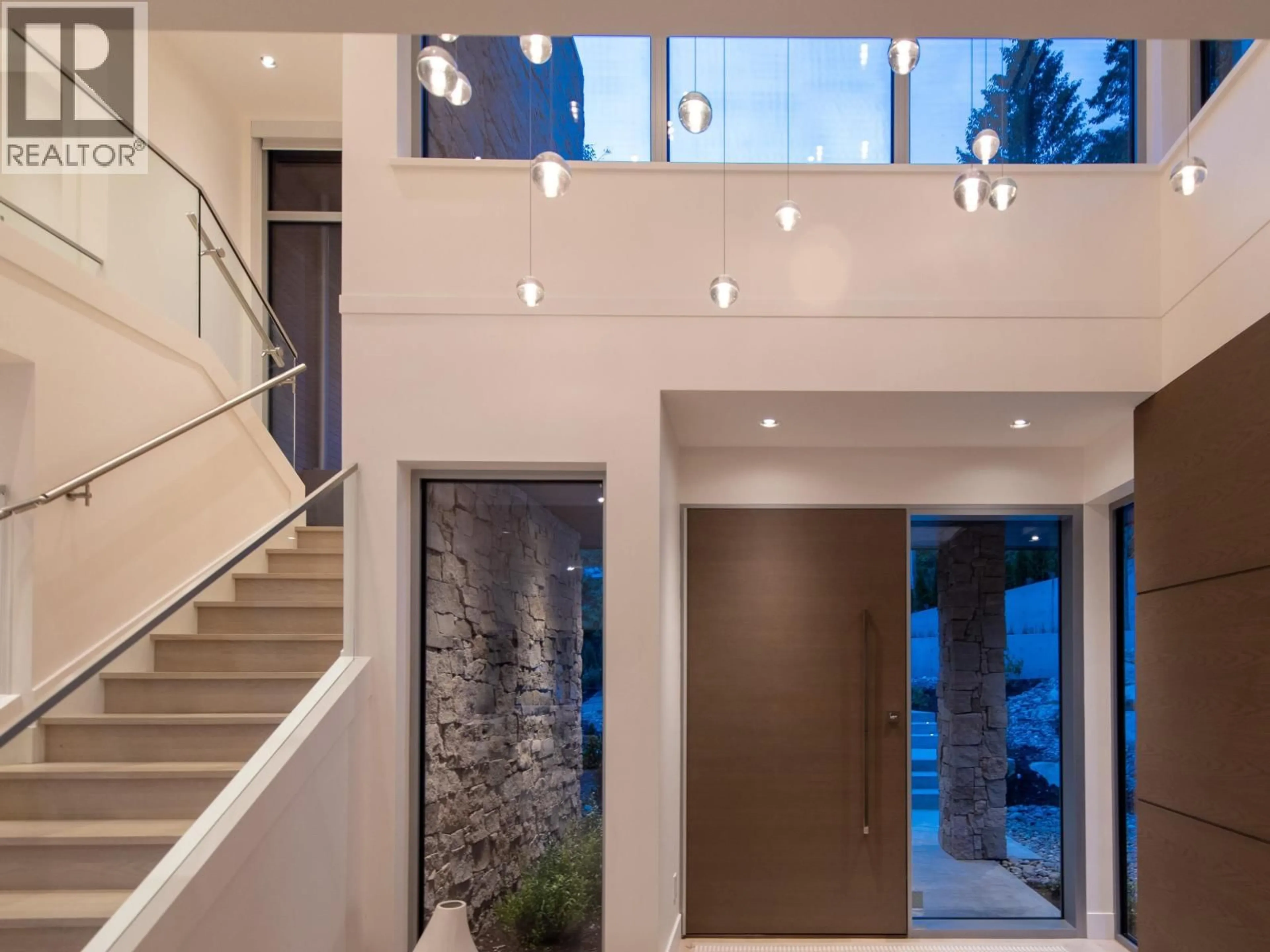Indoor foyer for 4177 ROCKRIDGE ROAD, West Vancouver British Columbia V7W1A3