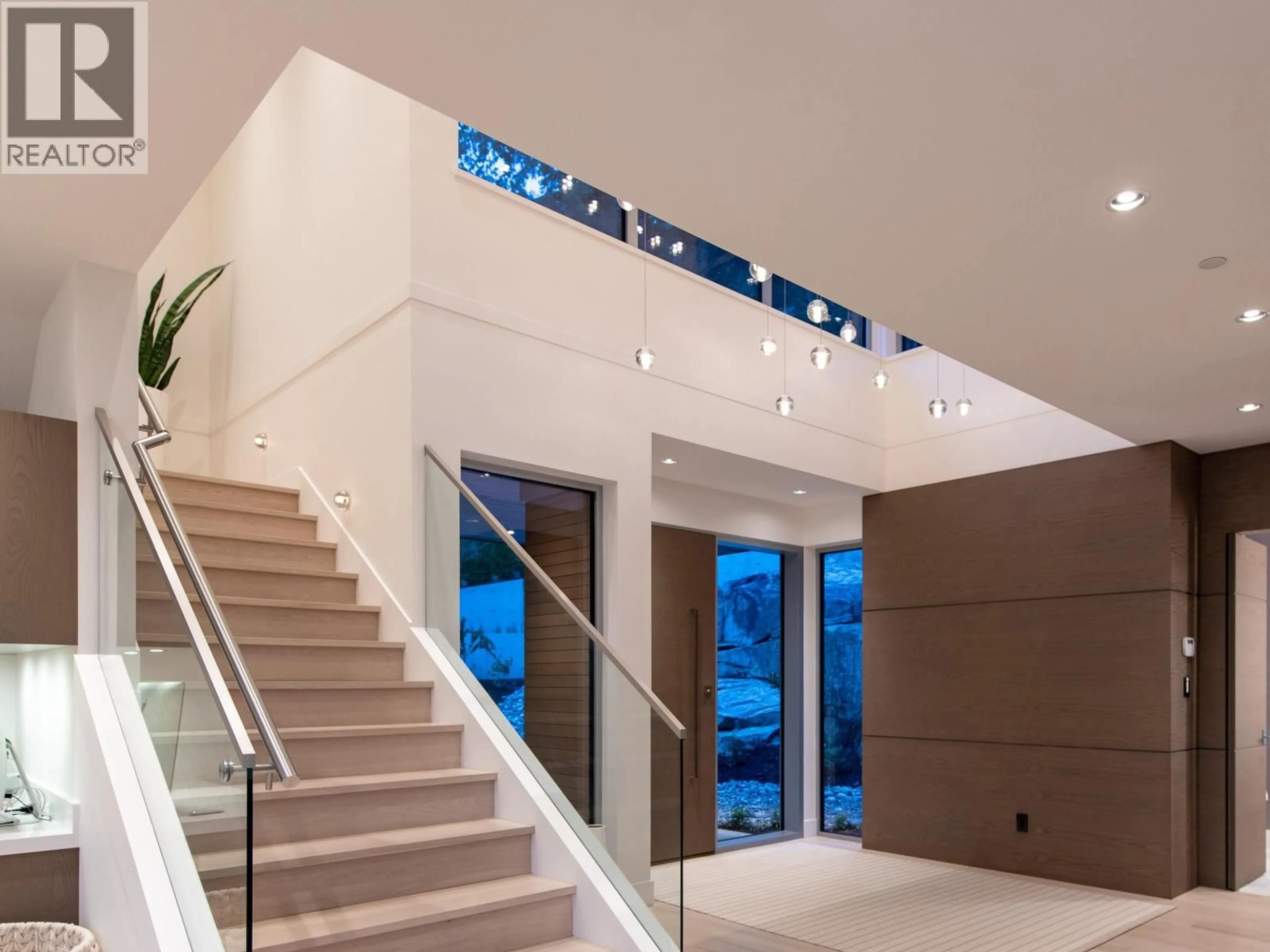 Indoor foyer for 4177 ROCKRIDGE ROAD, West Vancouver British Columbia V7W1A3