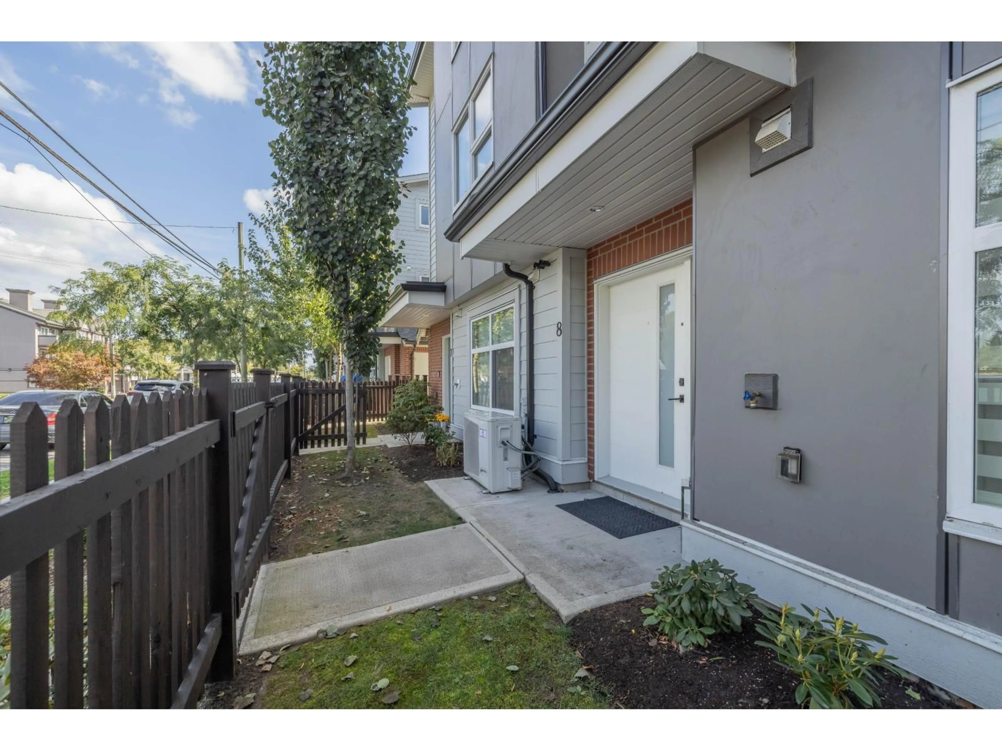 Patio, street for 8 - 22334 48, Langley British Columbia V3A3N5