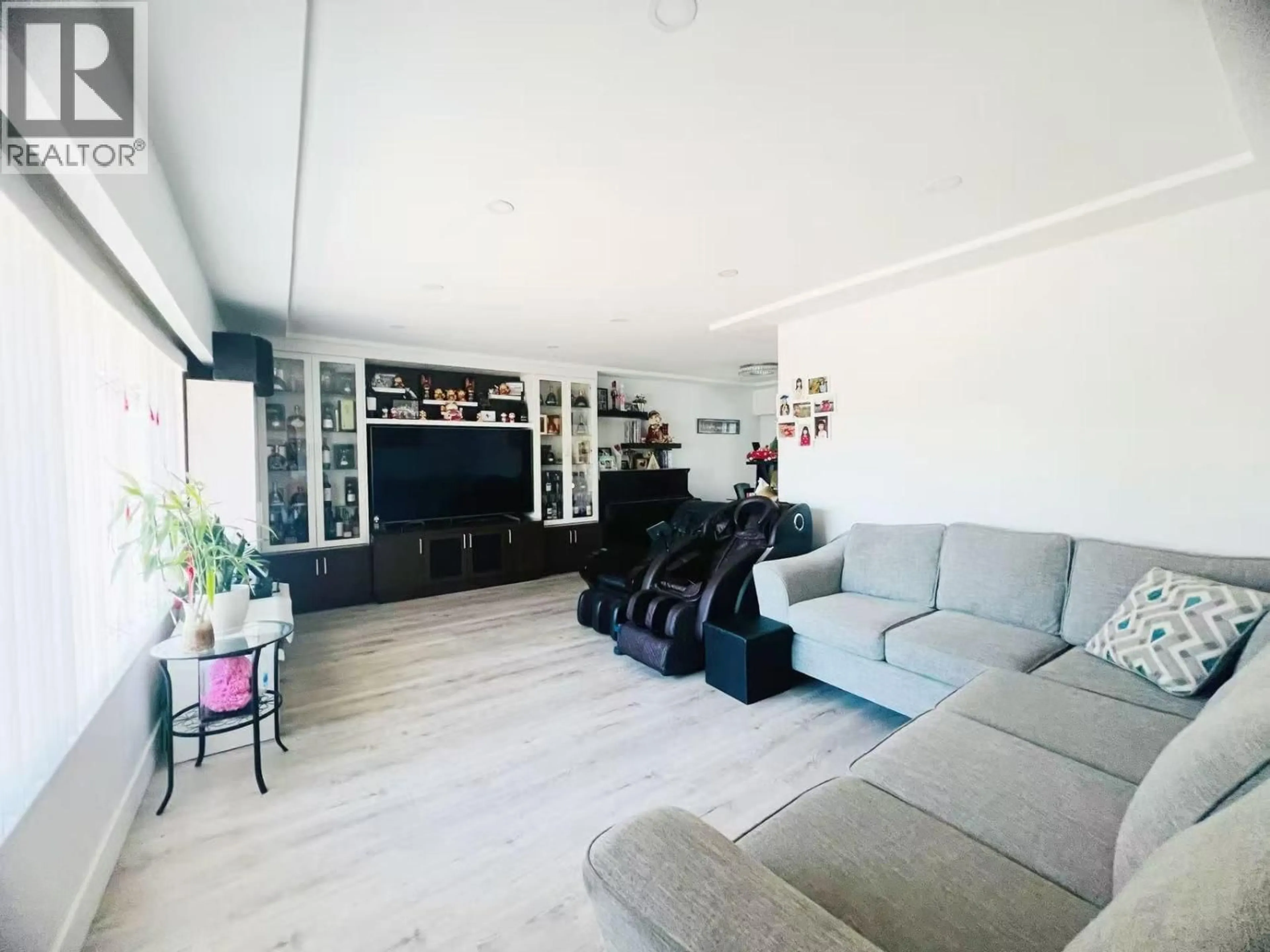 Living room with furniture, unknown for 7789 DOW AVENUE, Burnaby British Columbia V5J3X7