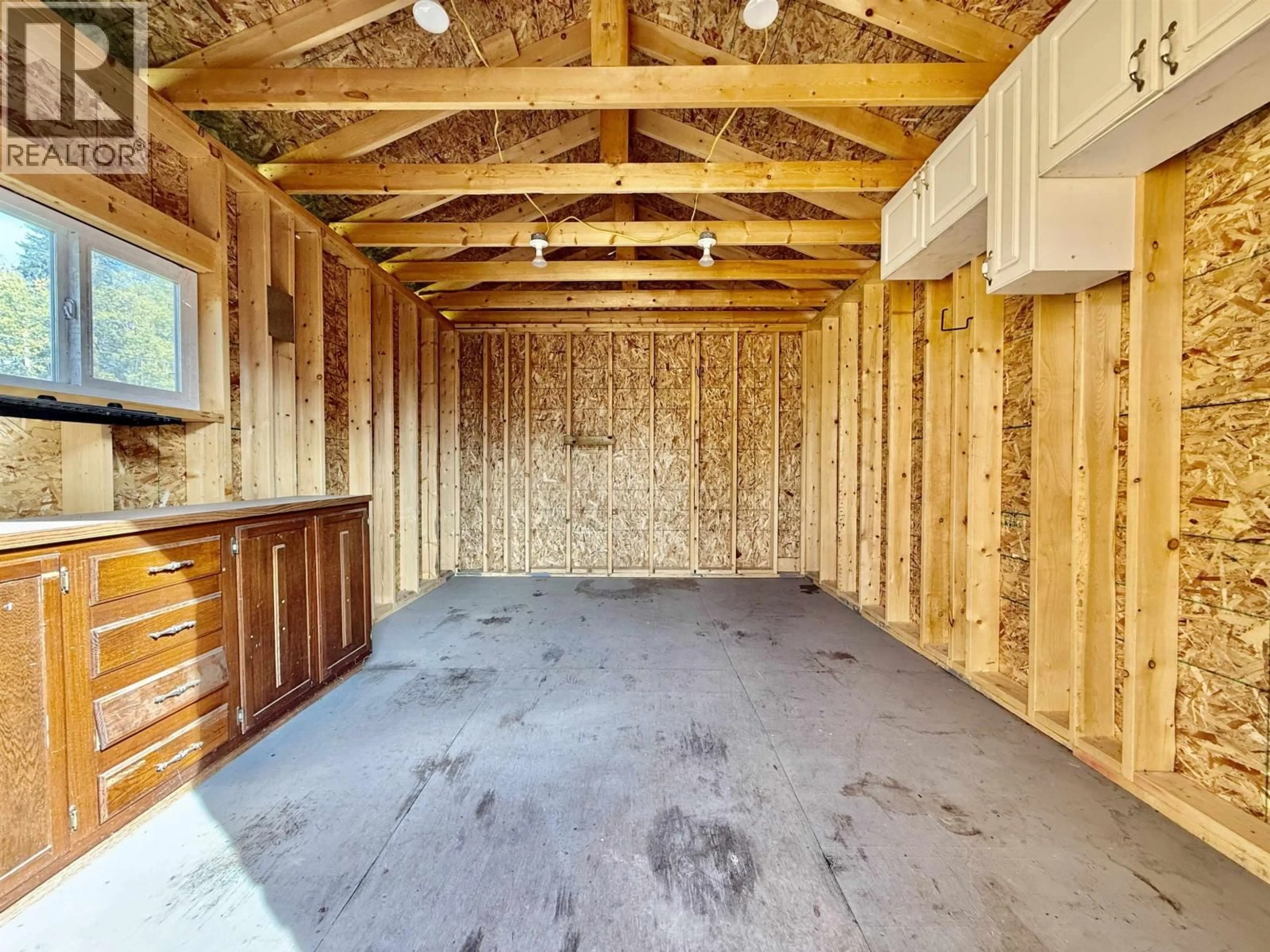 Indoor garage for 21 - 95 LAIDLAW ROAD, Smithers British Columbia V0J2N6